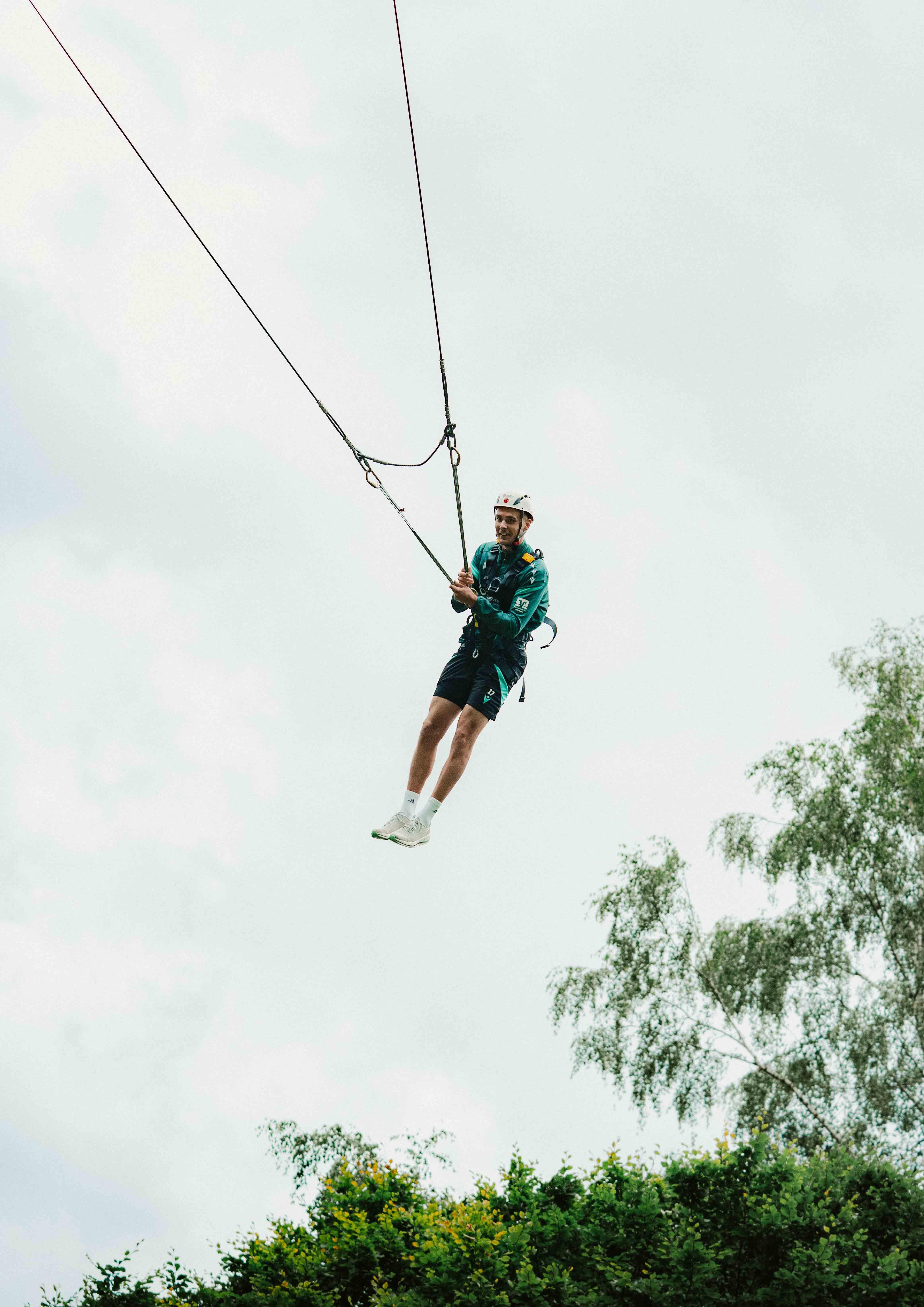 96-Profi beim Bungee Jump.