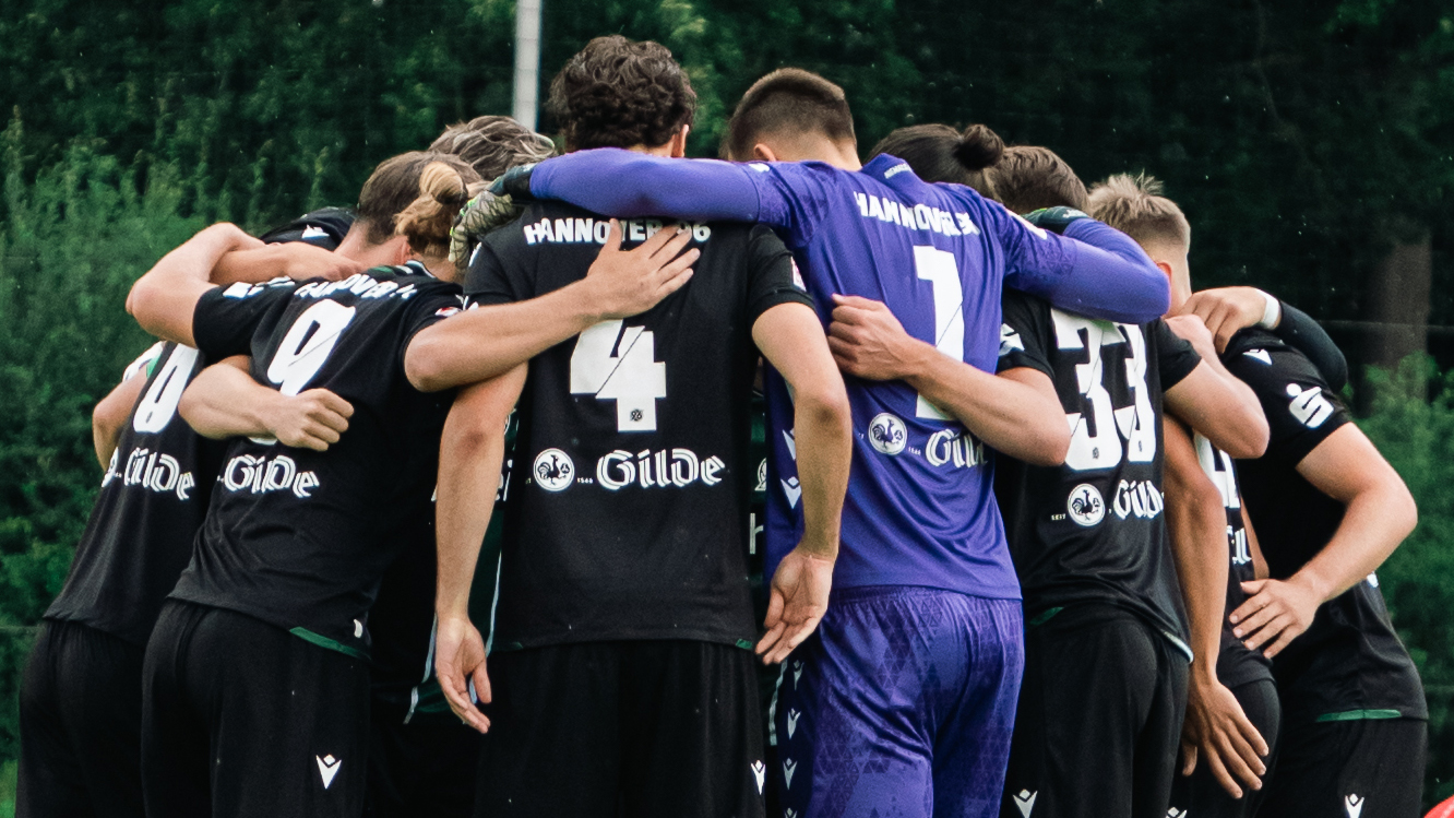 Die U23 von Hannover 96 vor einem Spiel in der Regionalliga Nord.