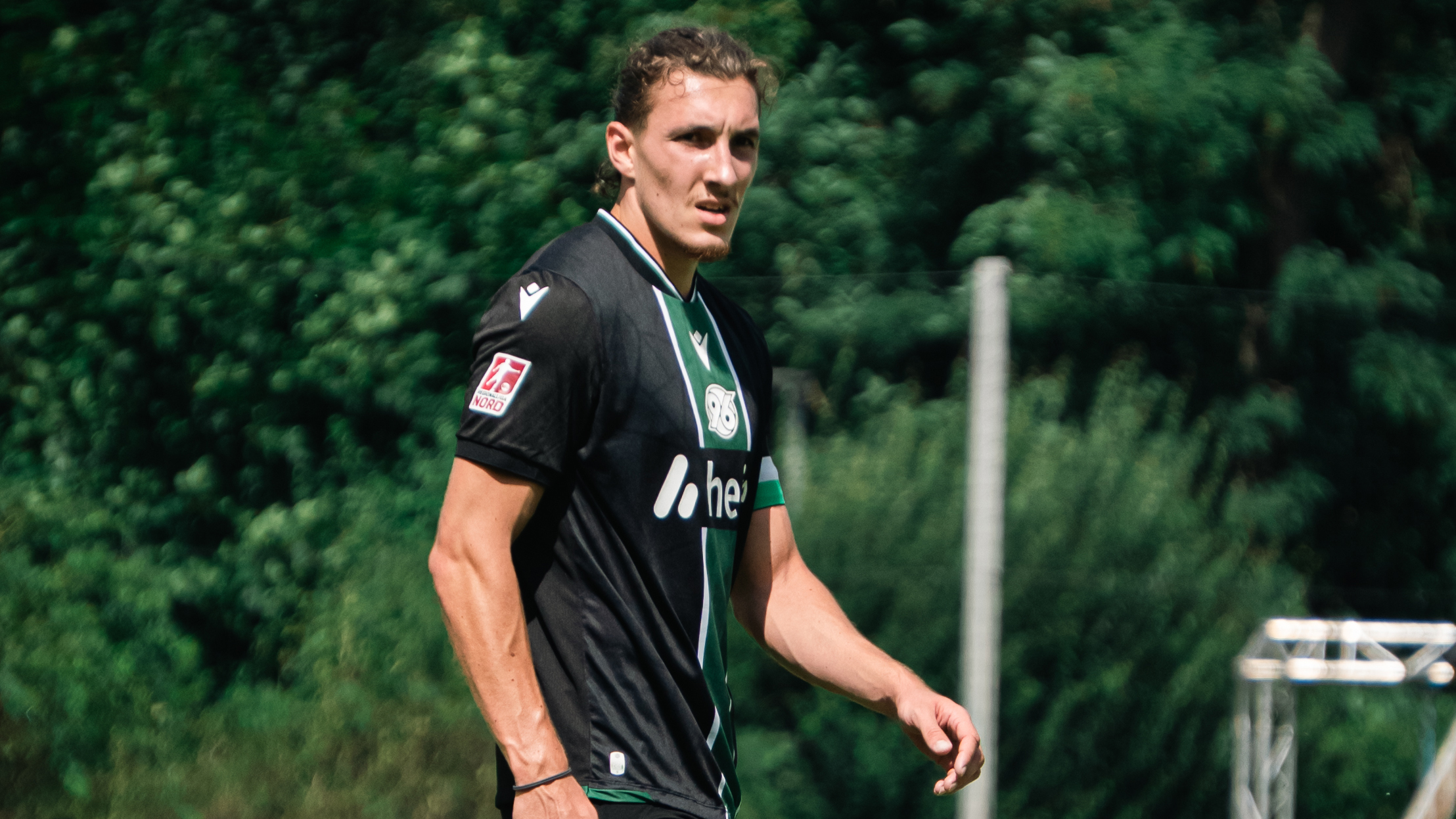 96-U23-Verteidiger Tim Walbrecht im Einsatz.