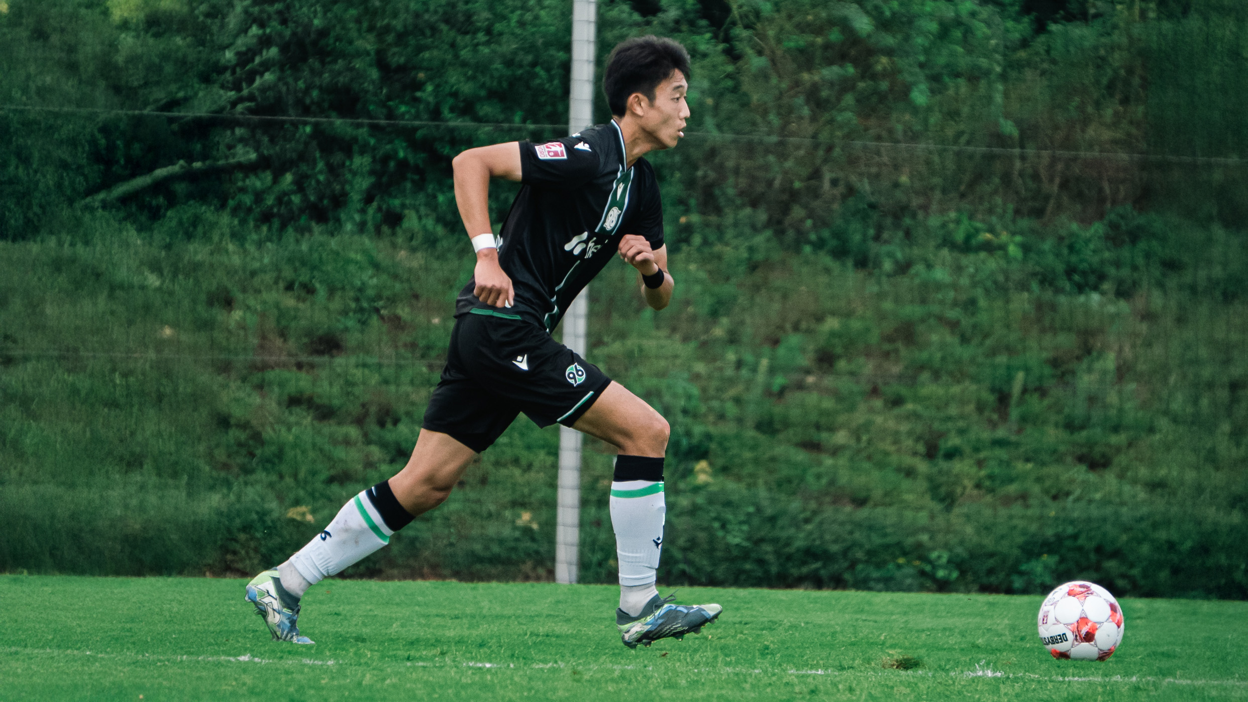Asuma Ikari im Trikot der U23 von Hannover 96.