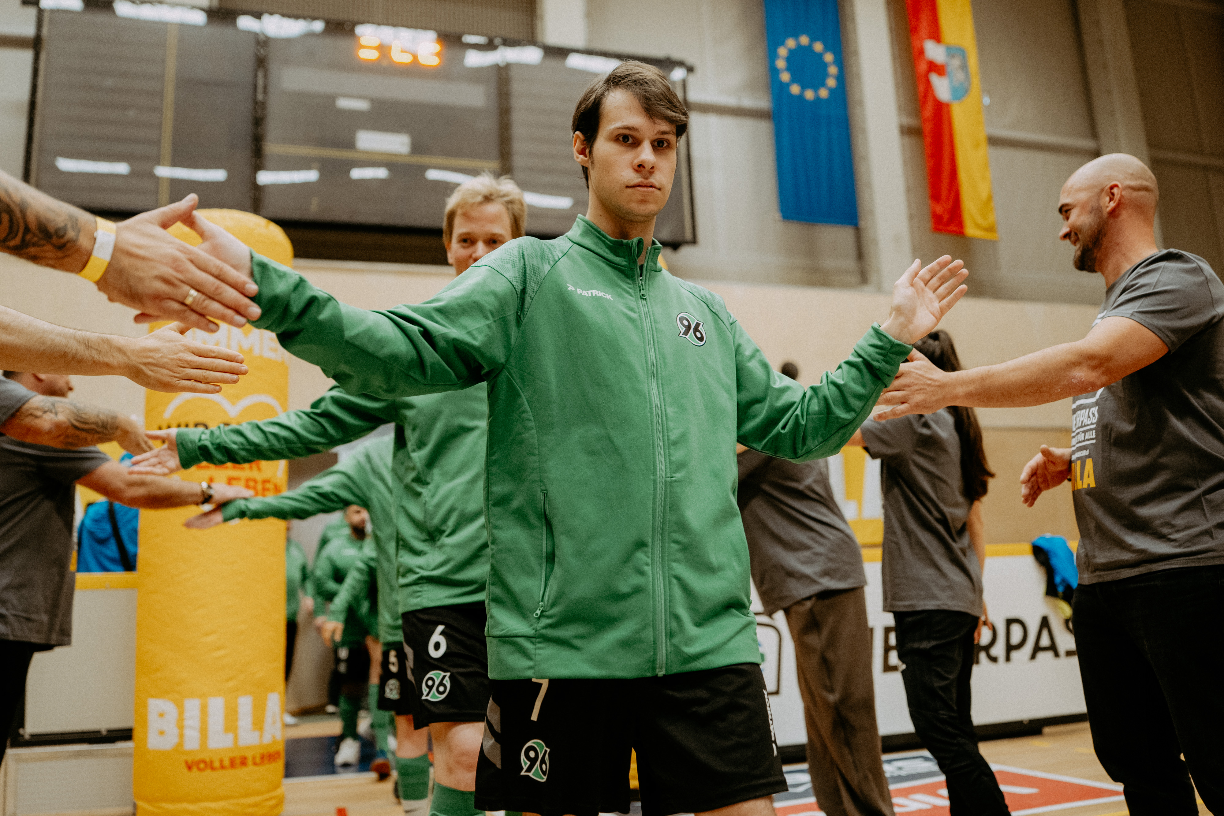 Spalierstehen für die Spieler von Hannover 96.