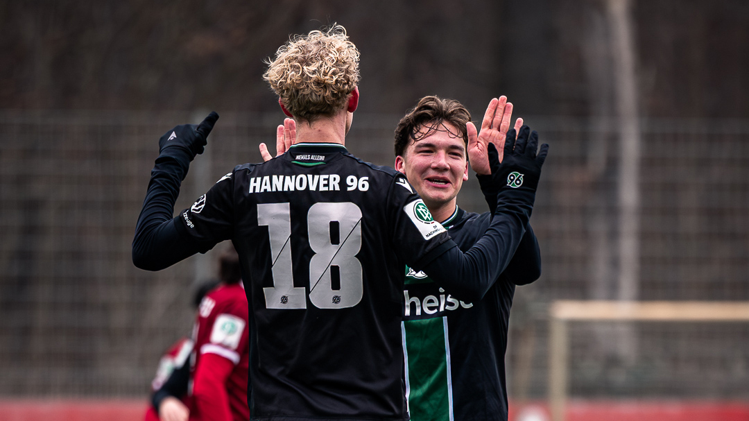 Jasper Reinhold und Julius Meusel im Trikot der U19 von Hannover96.