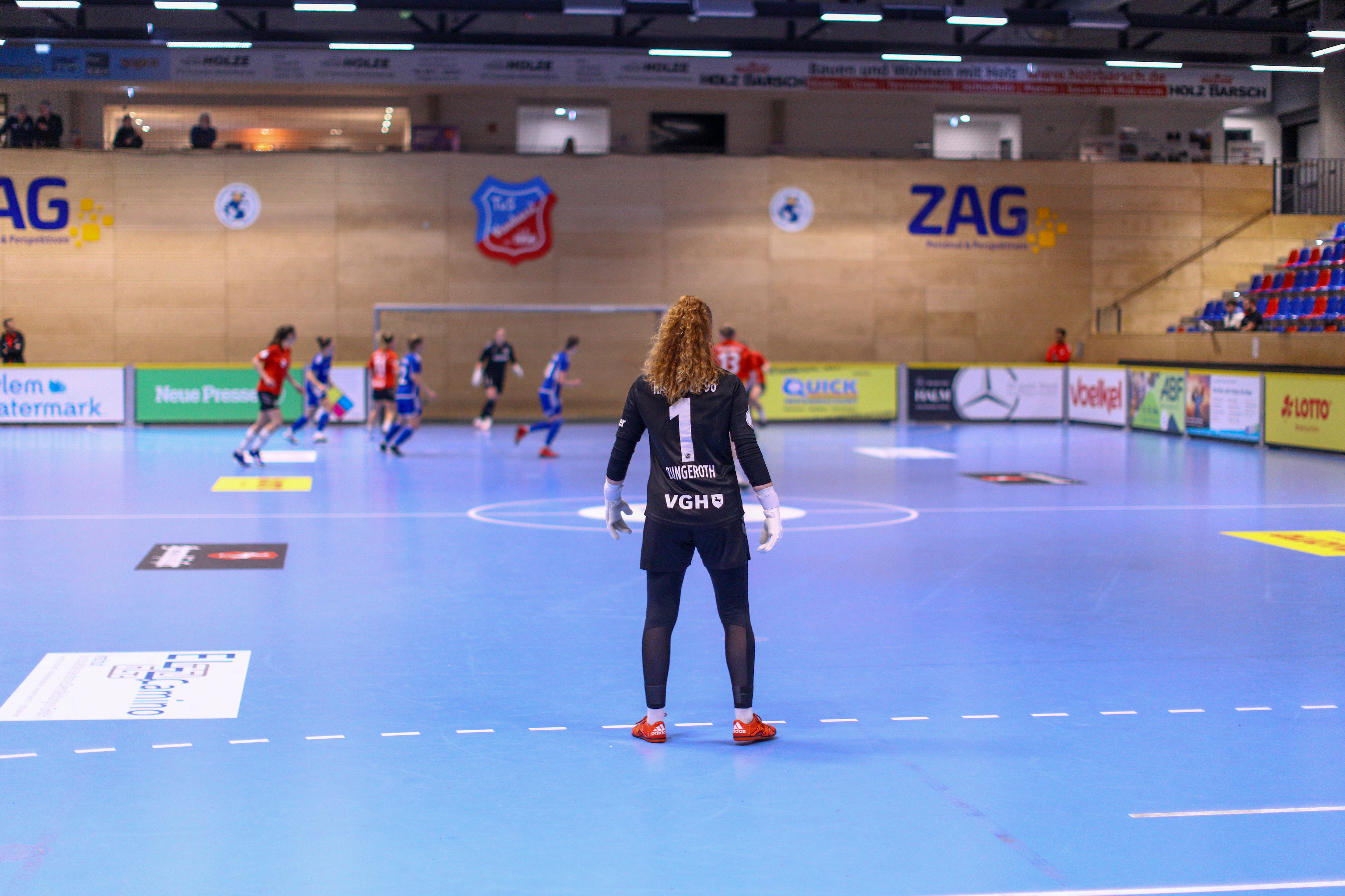 Zu sehen ist Torfrau Leah Bungeroth 