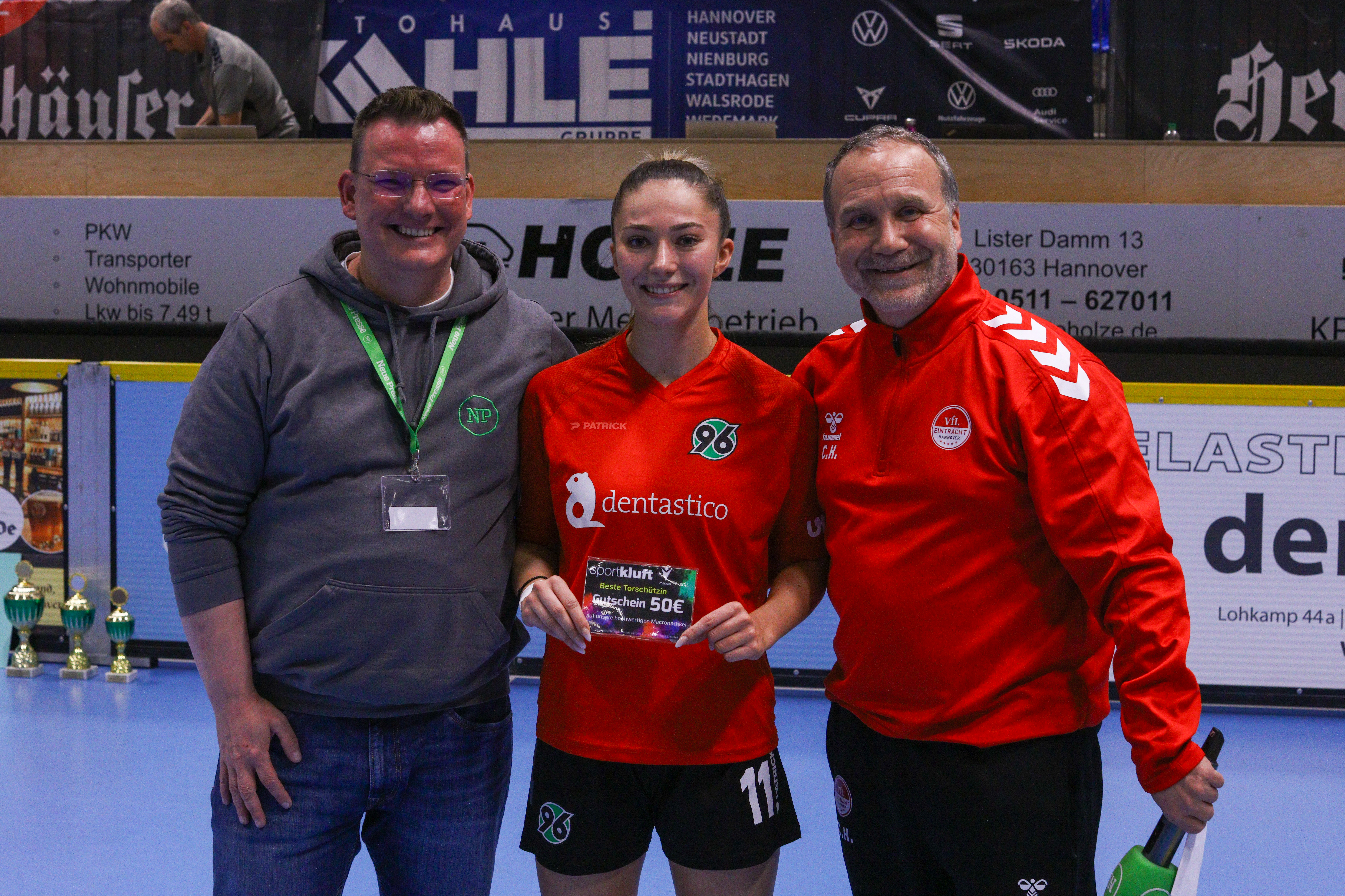 Zu sehen ist Alexia Mikrouli die ausgezeichnet wurde