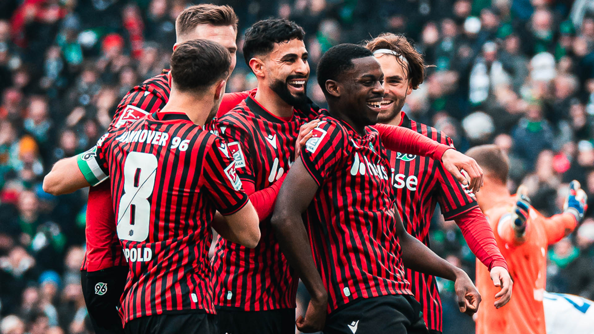 Eine Jubeltraube aus 96-Spielern.