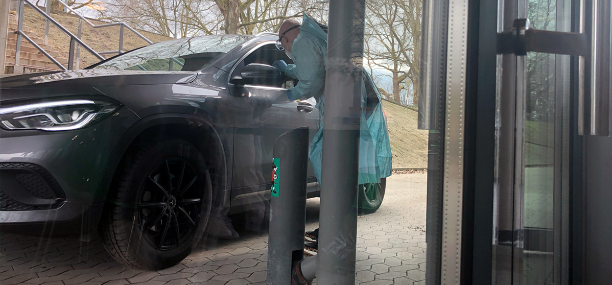 Hannover 96 DriveinAbstrich in HDI Arena PCRTest für Spieler und