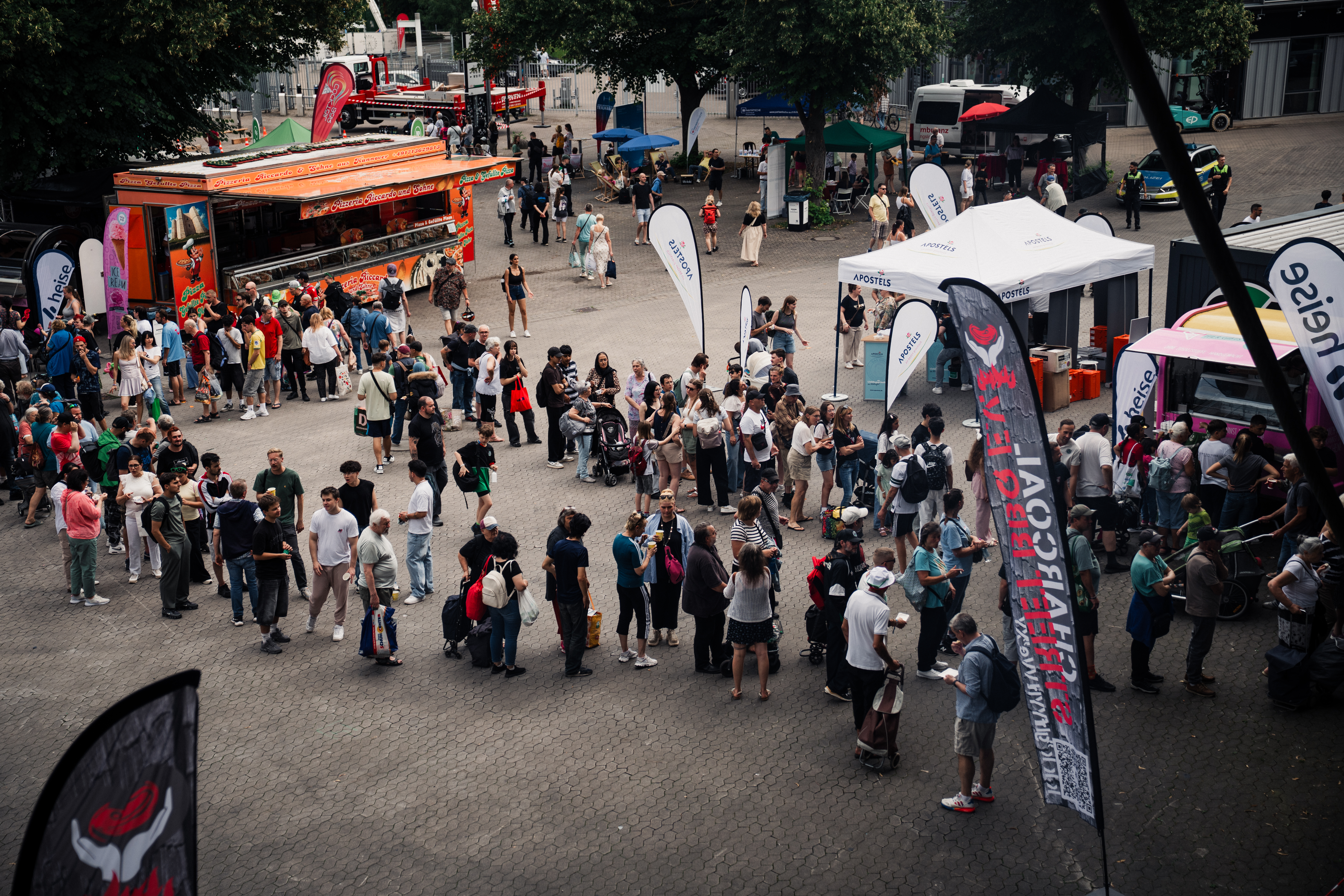 Viele Gäste auf einen Blick.