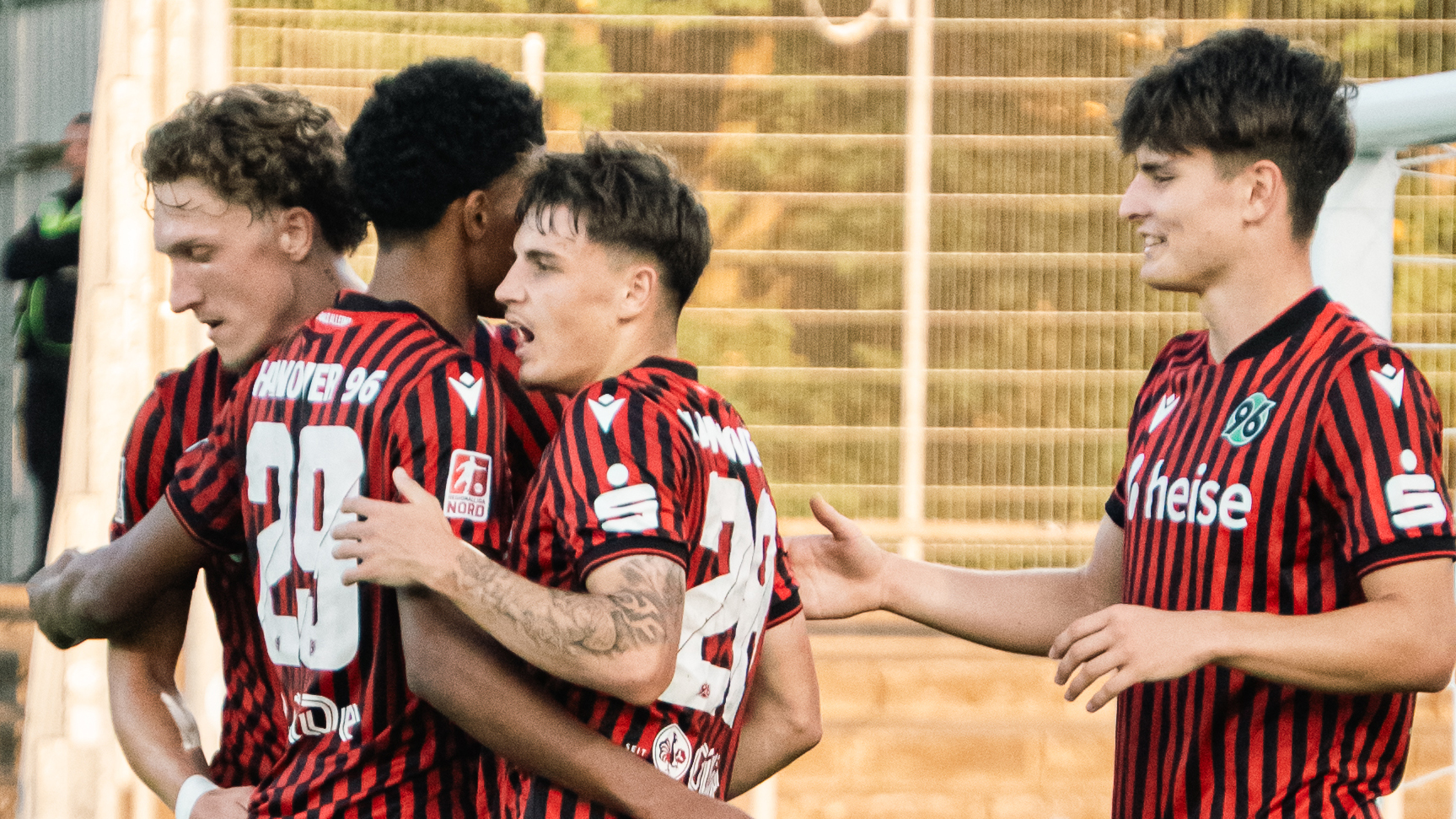 Sean Busch, Jeremie Niklaus, Mark Gevorgyan und Alex Vogel im Trikot der U23 von Hannover 96.