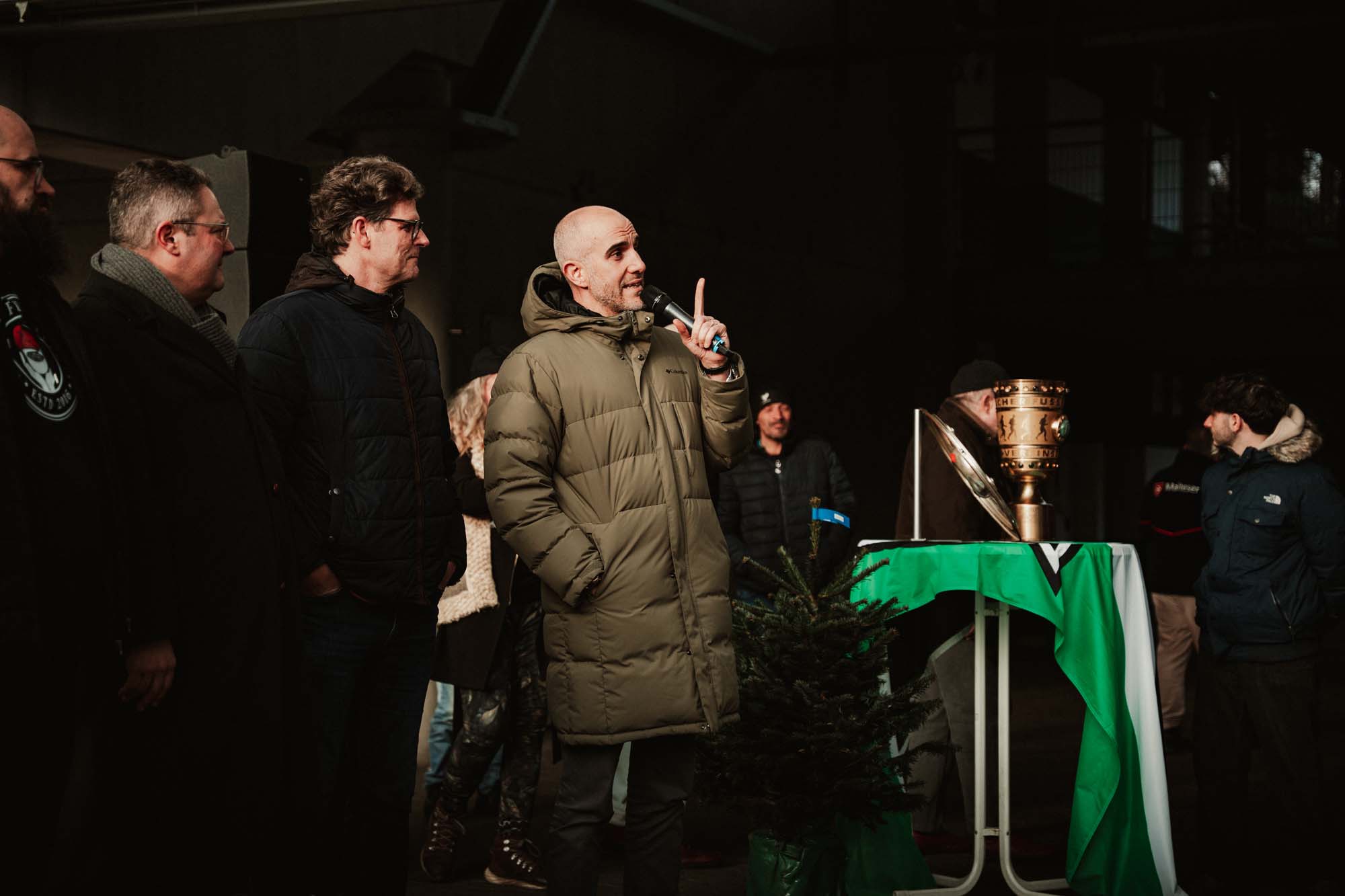 Bürgermeister Belit Onay begrüßt die Gäste.