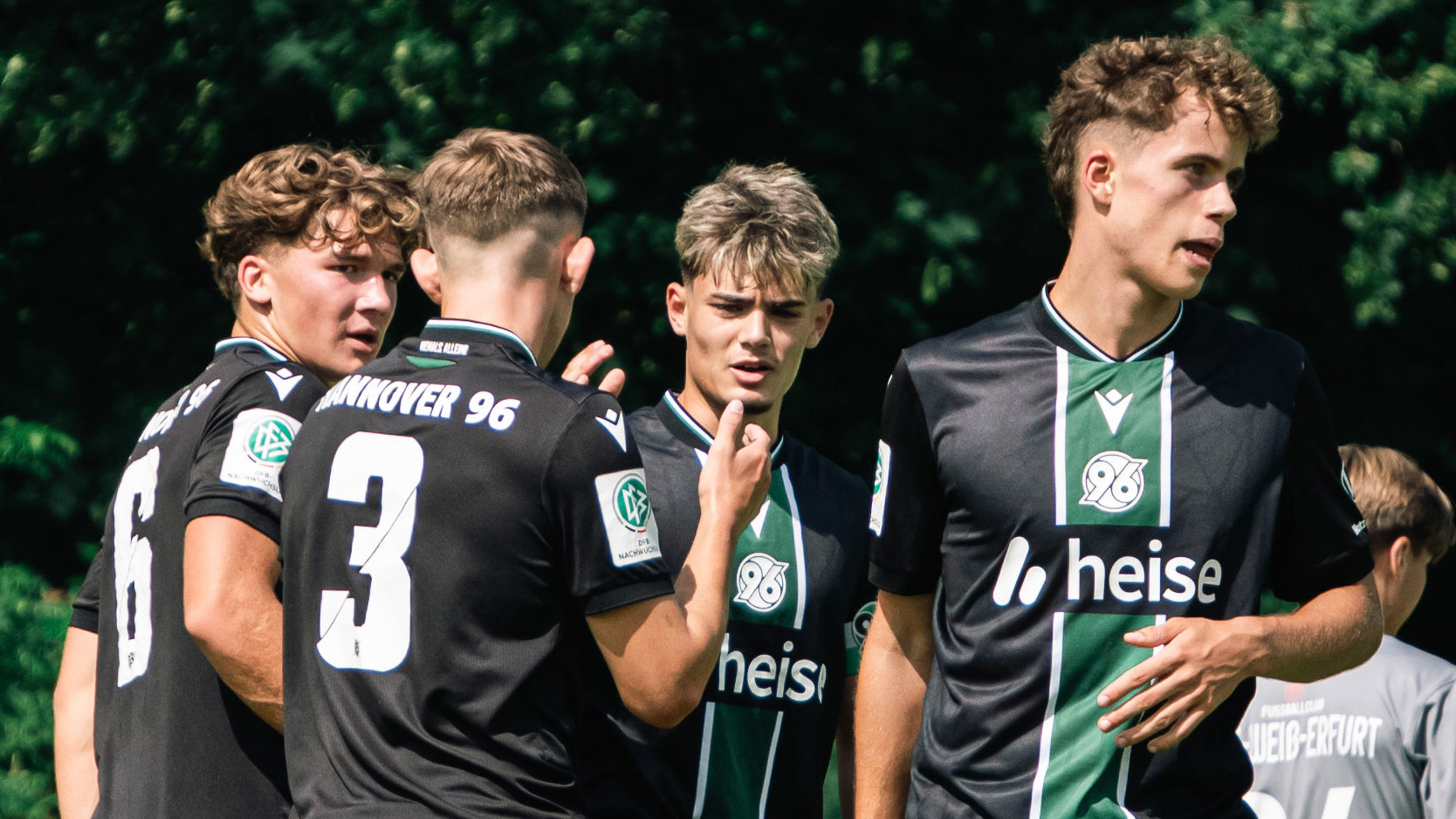 U19-Spieler Julius Meusel, Maximilian Lange, Denis Miu und Kevin Ahlberg freuen sich auf das erste Saisonspiel.