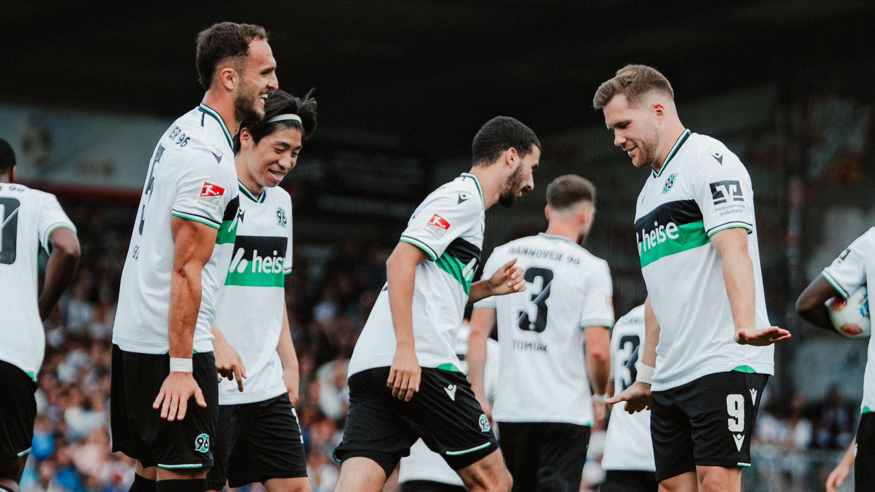 Virgil Ghita und Benjamin Källman treffen gegen Holstein Kiel.
