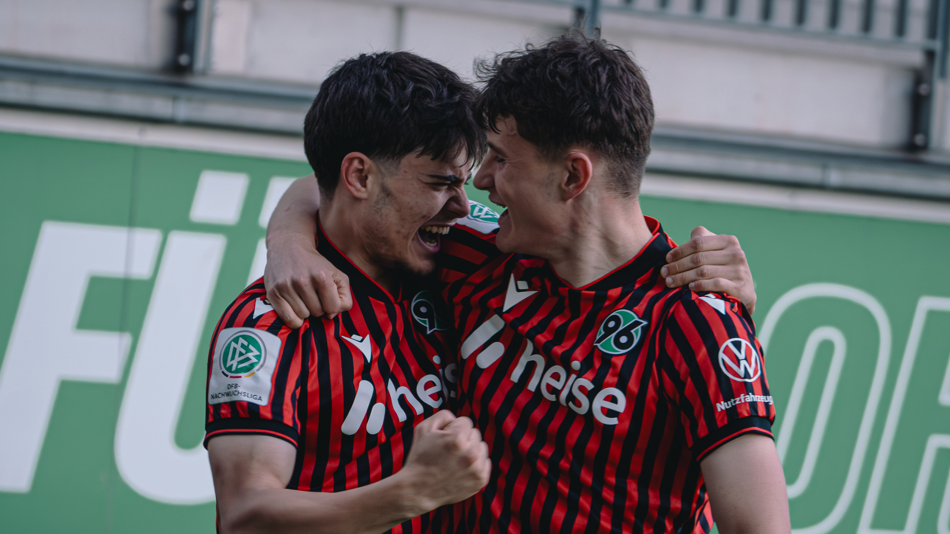 Denis Miu und Ole Wegner aus der U19 von Hannover 96.