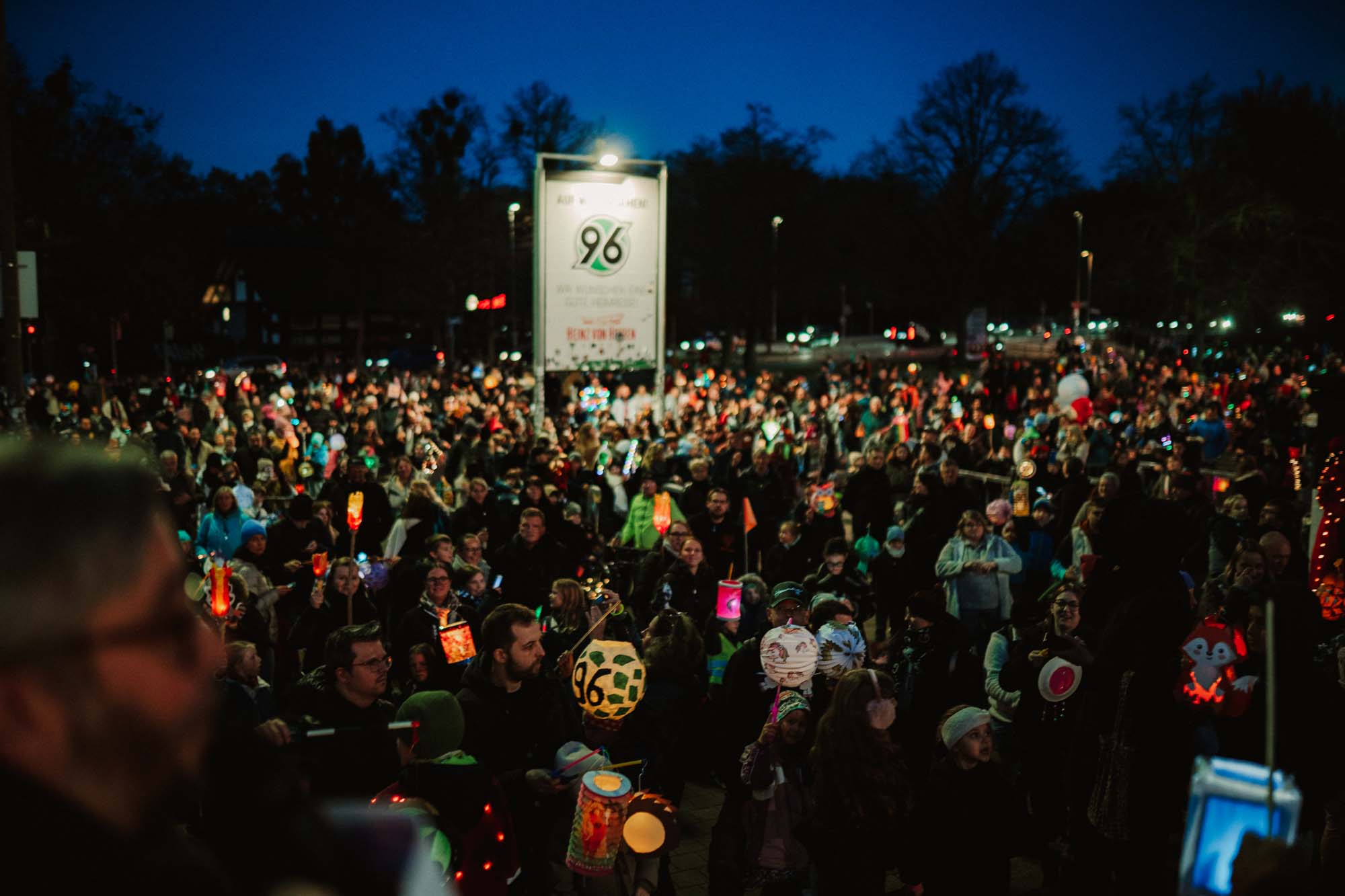 Blick auf den vollen Nordvorplatz.