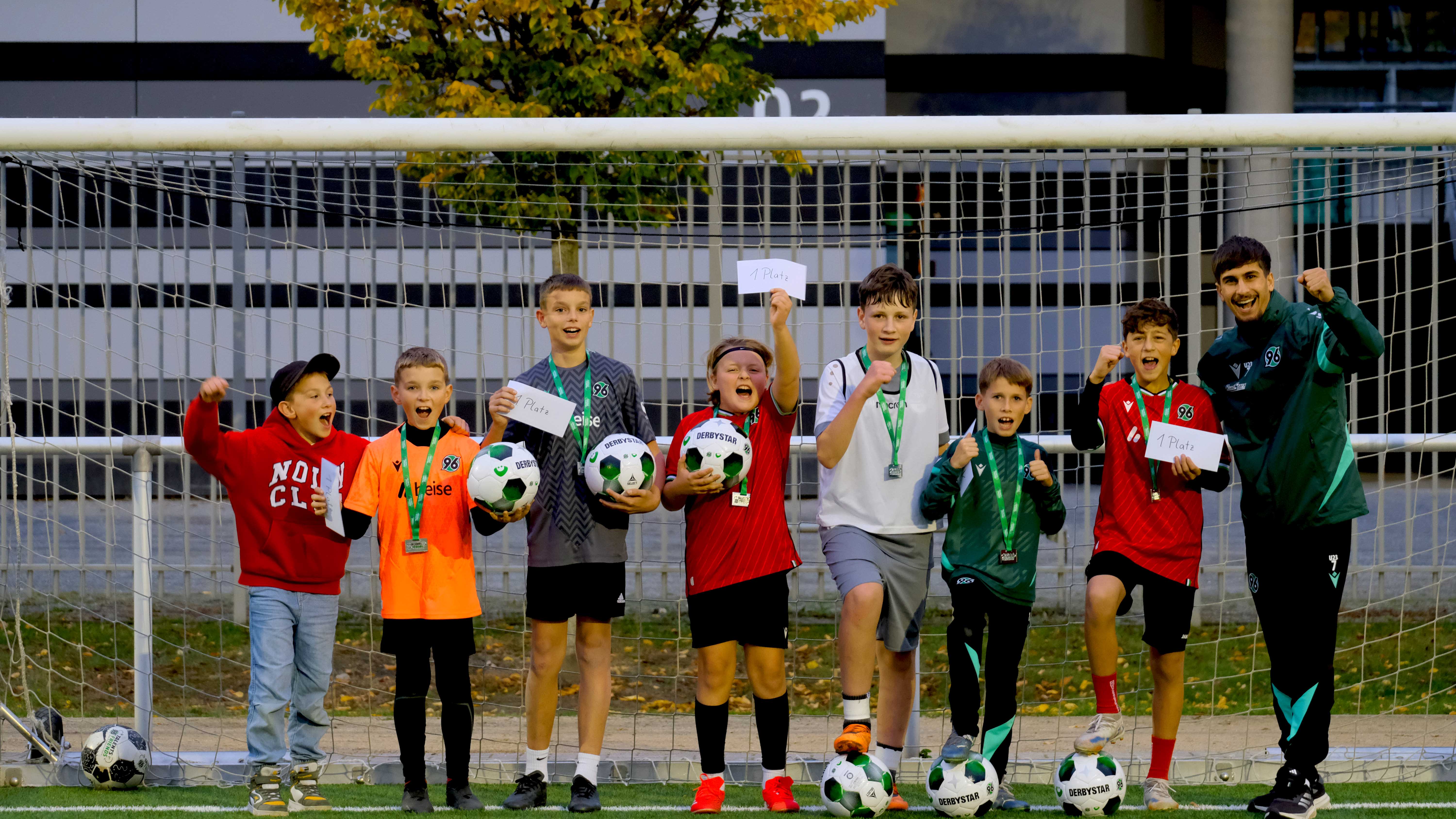 Mustafa Abdullatif mit dem Siegerteam.