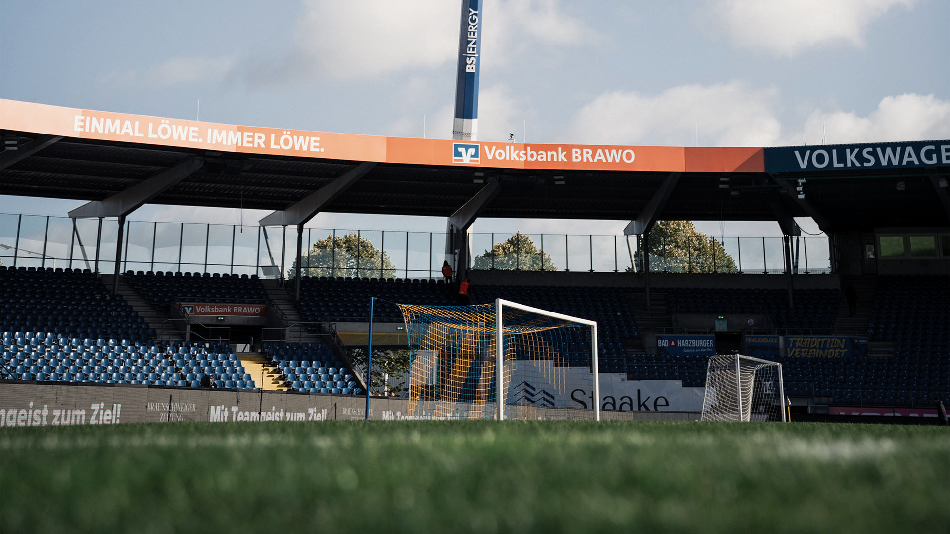 Blick ins leere Stadion in Braunschweig.