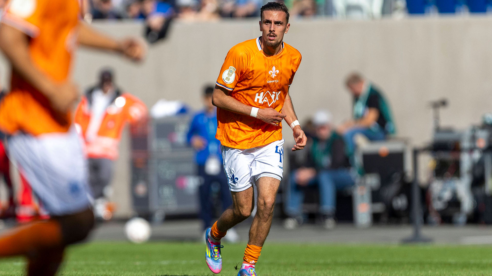 Lance Duijvestijn im orangenen Darmstadt-Trikot.