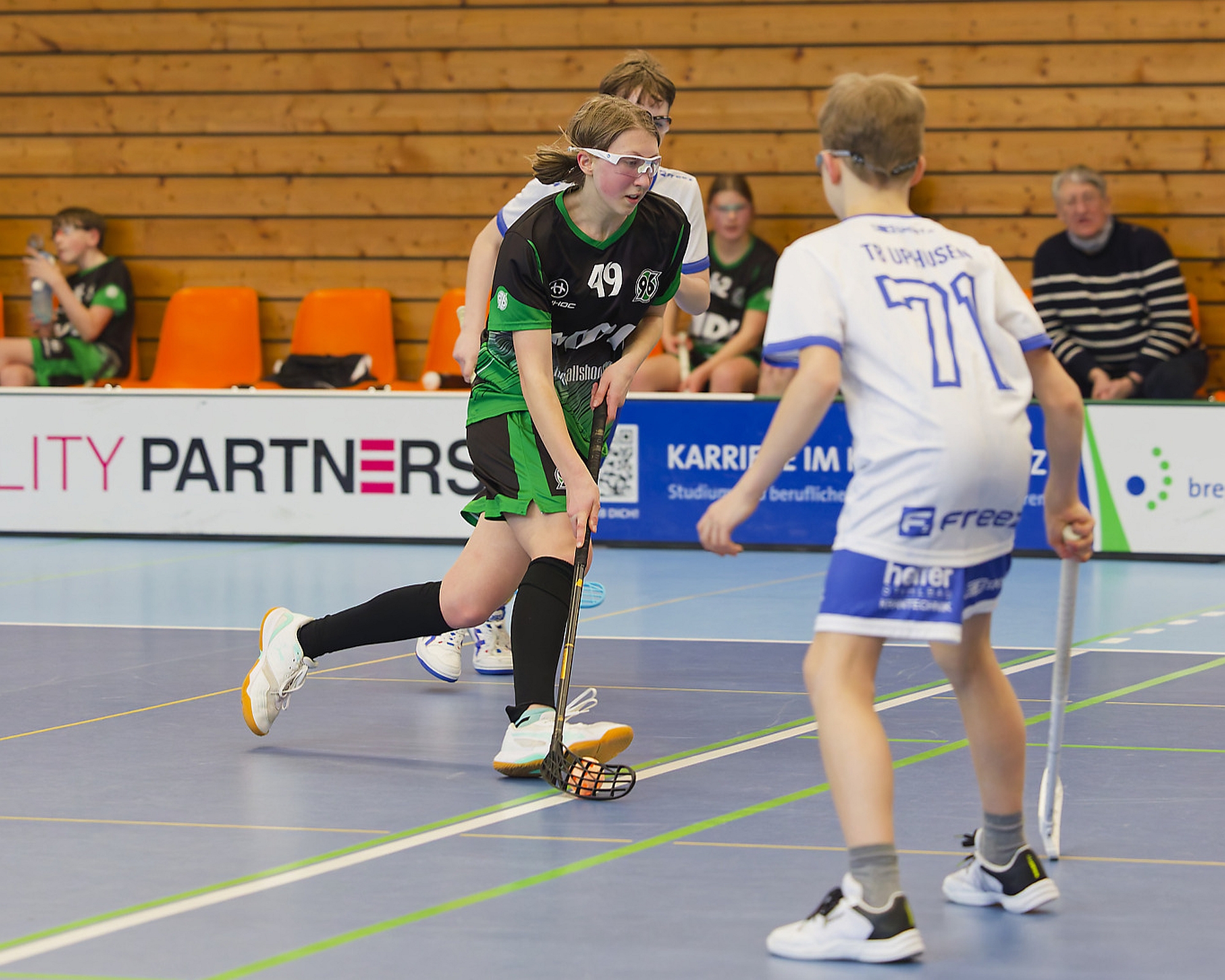 Floorball-Spielerin Insa Fahrenholz aus der U15 von Hannover 96 in Action