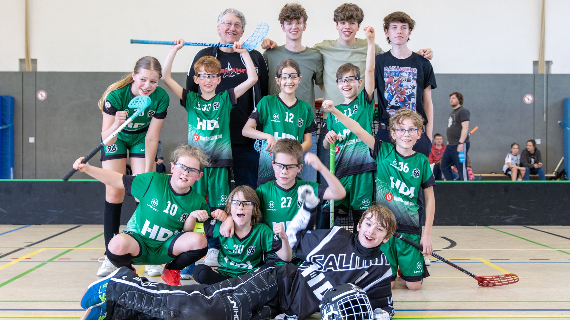Das Floorball-Team der Altersklasse U11 von Hannover 96