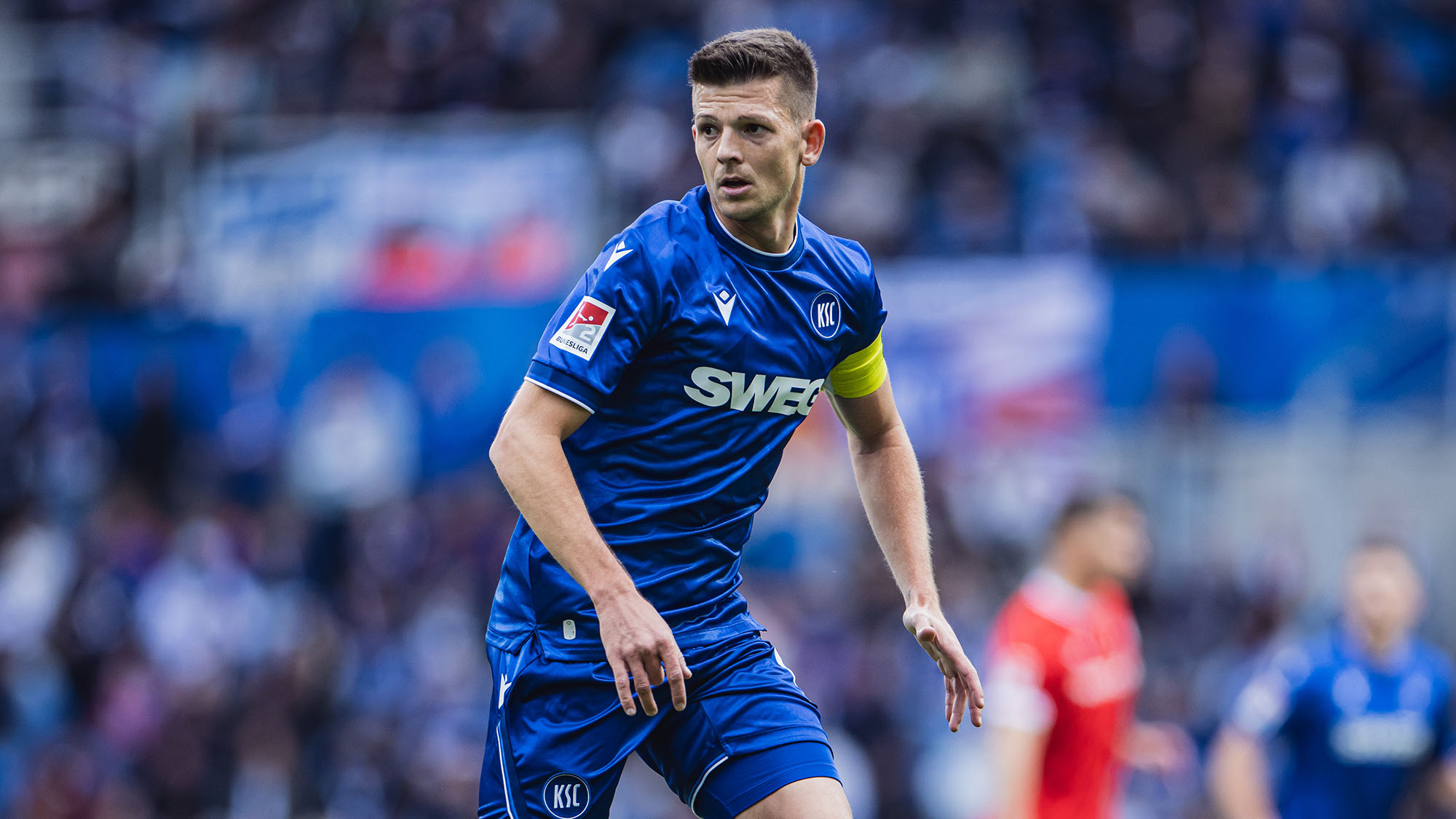 Marvin Wanitzek forciert den Ball.