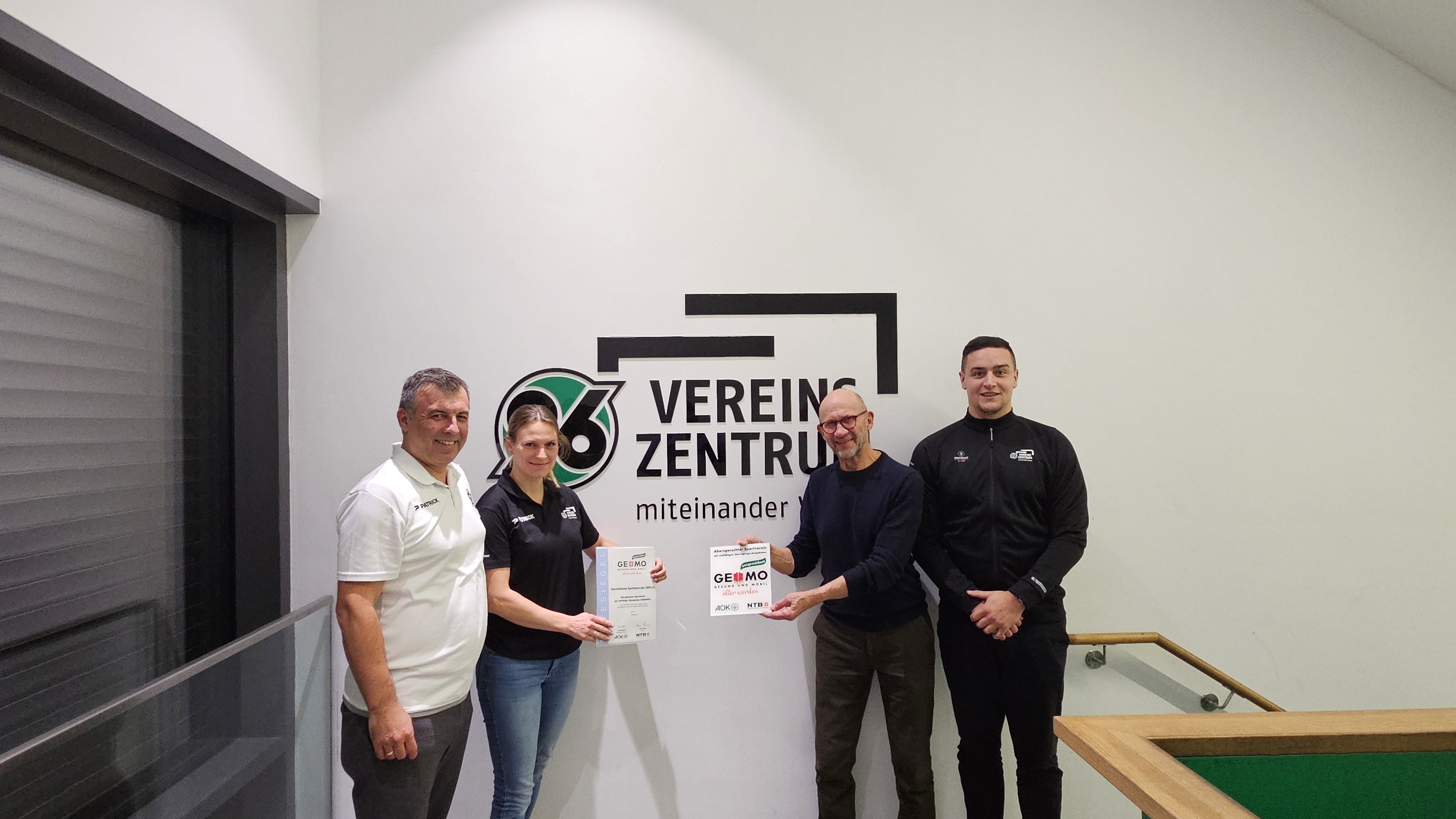 Übergabe von einer Auszeichnung