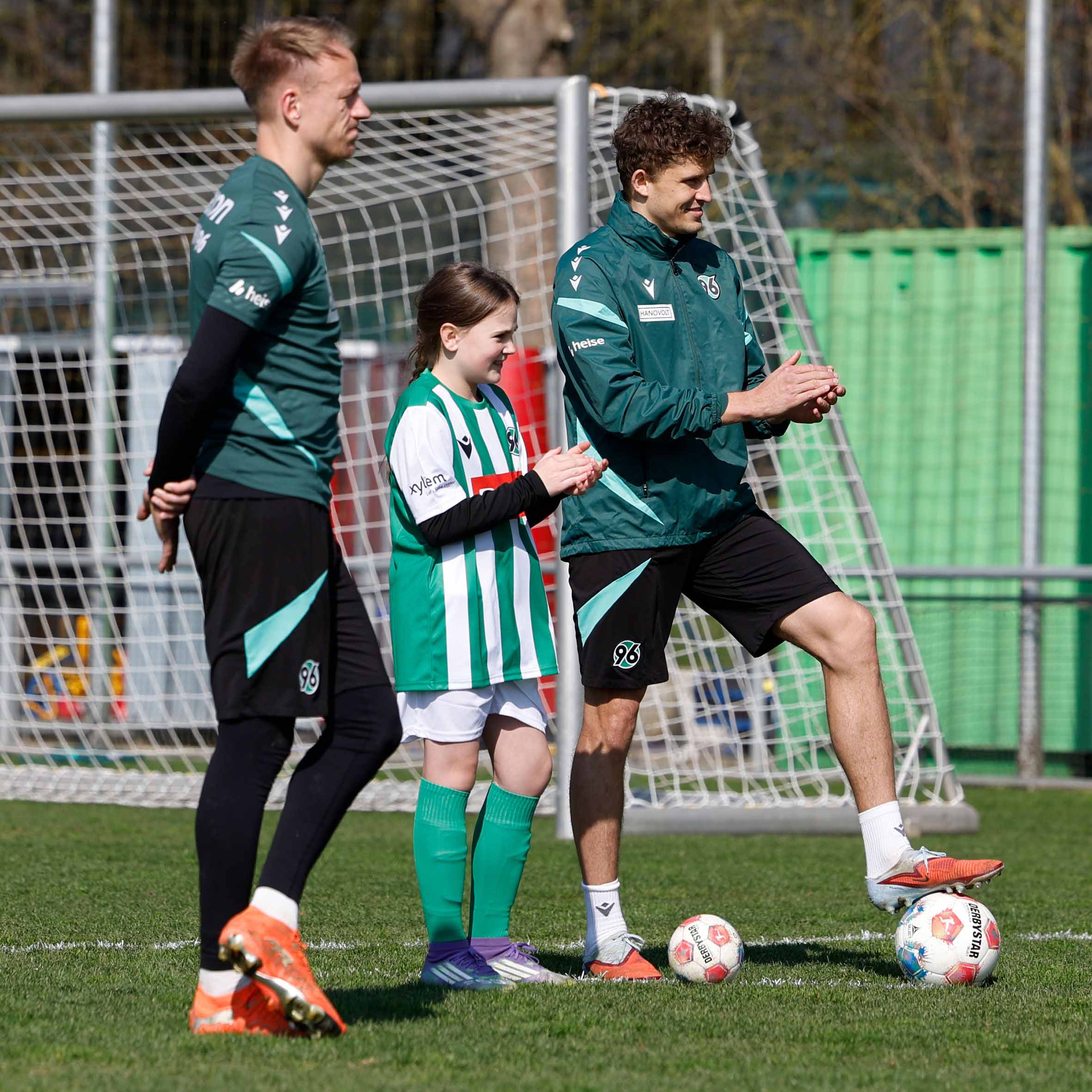 Die Spieler geben den Kids Tipps.