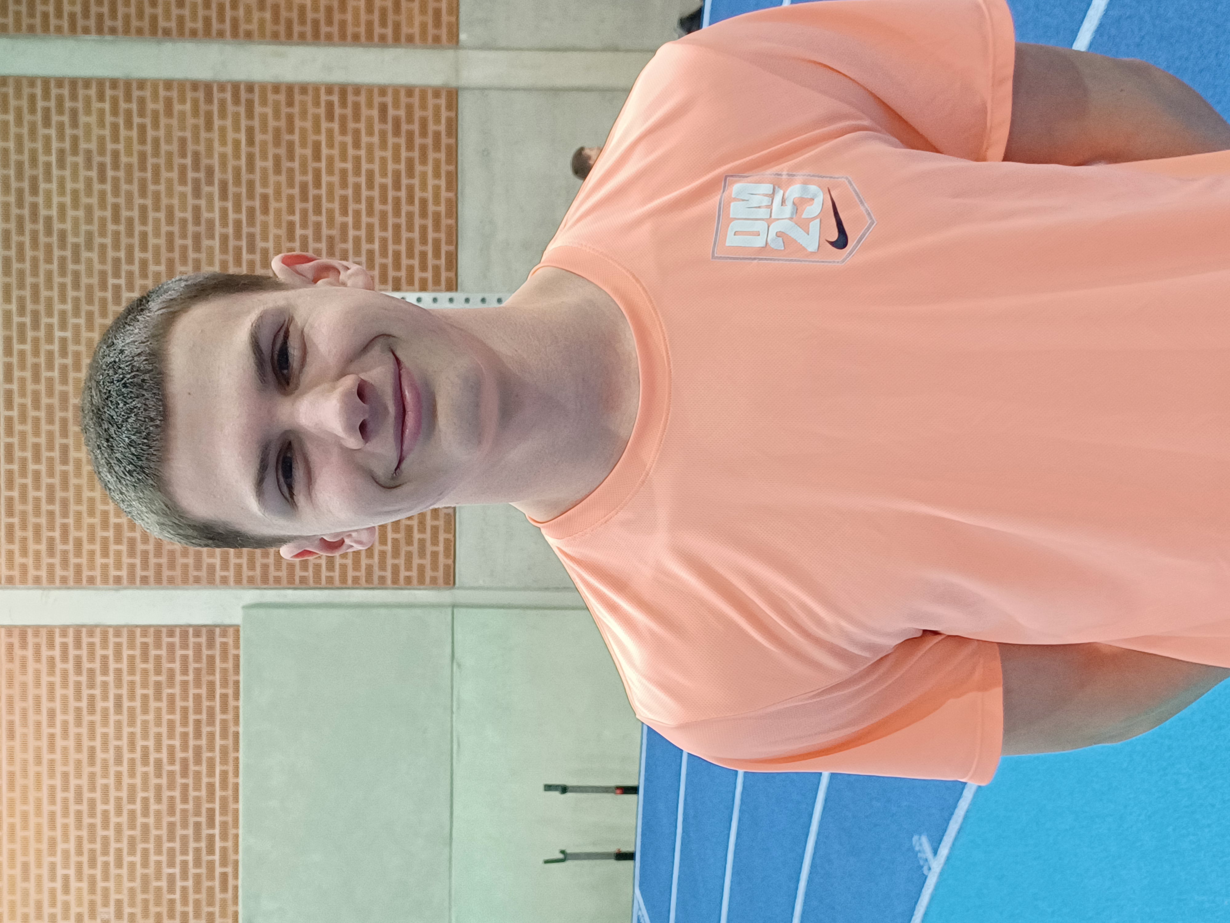 Hannes Brinkmann lächelt in die Kamera.