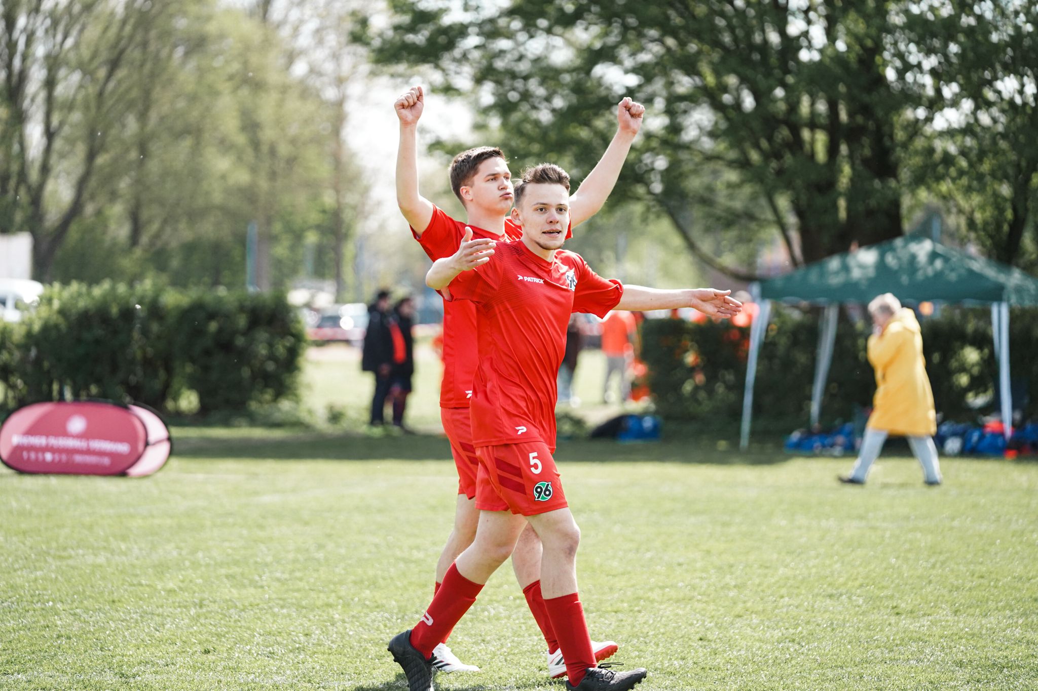Zwei Spieler Jubeln