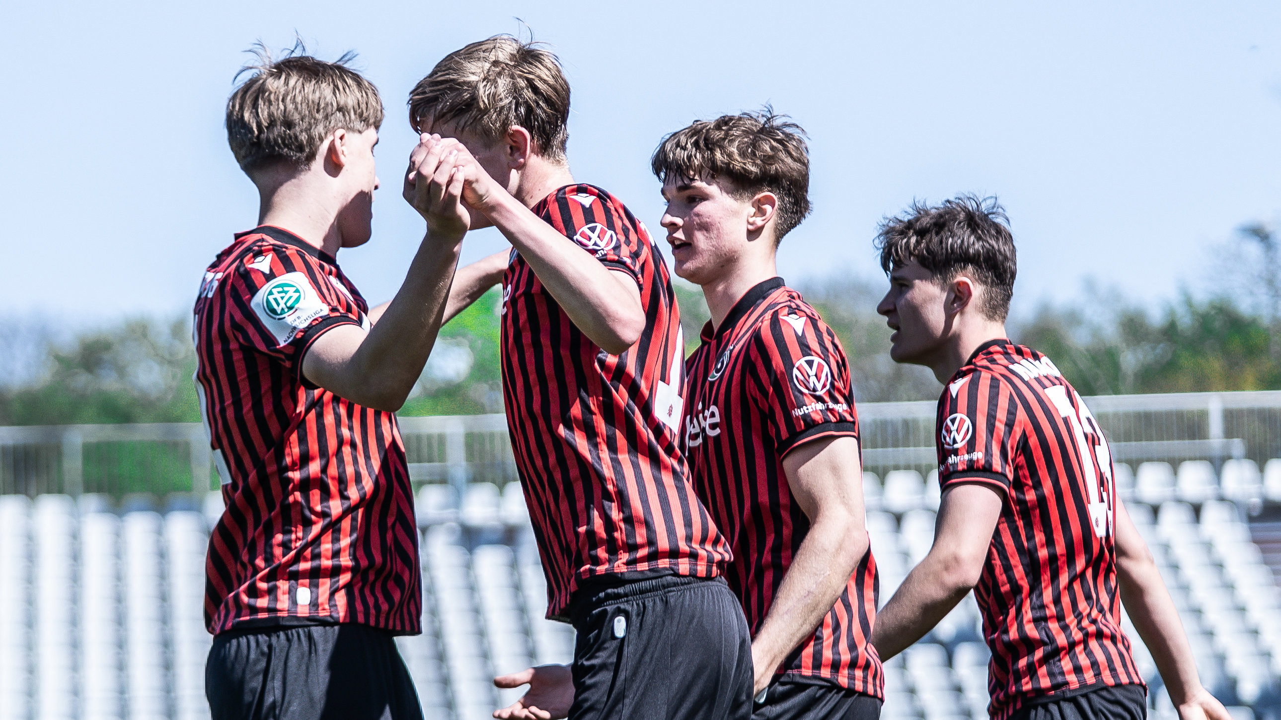 Spieler im Trikot der U19 von Hannover 96.
