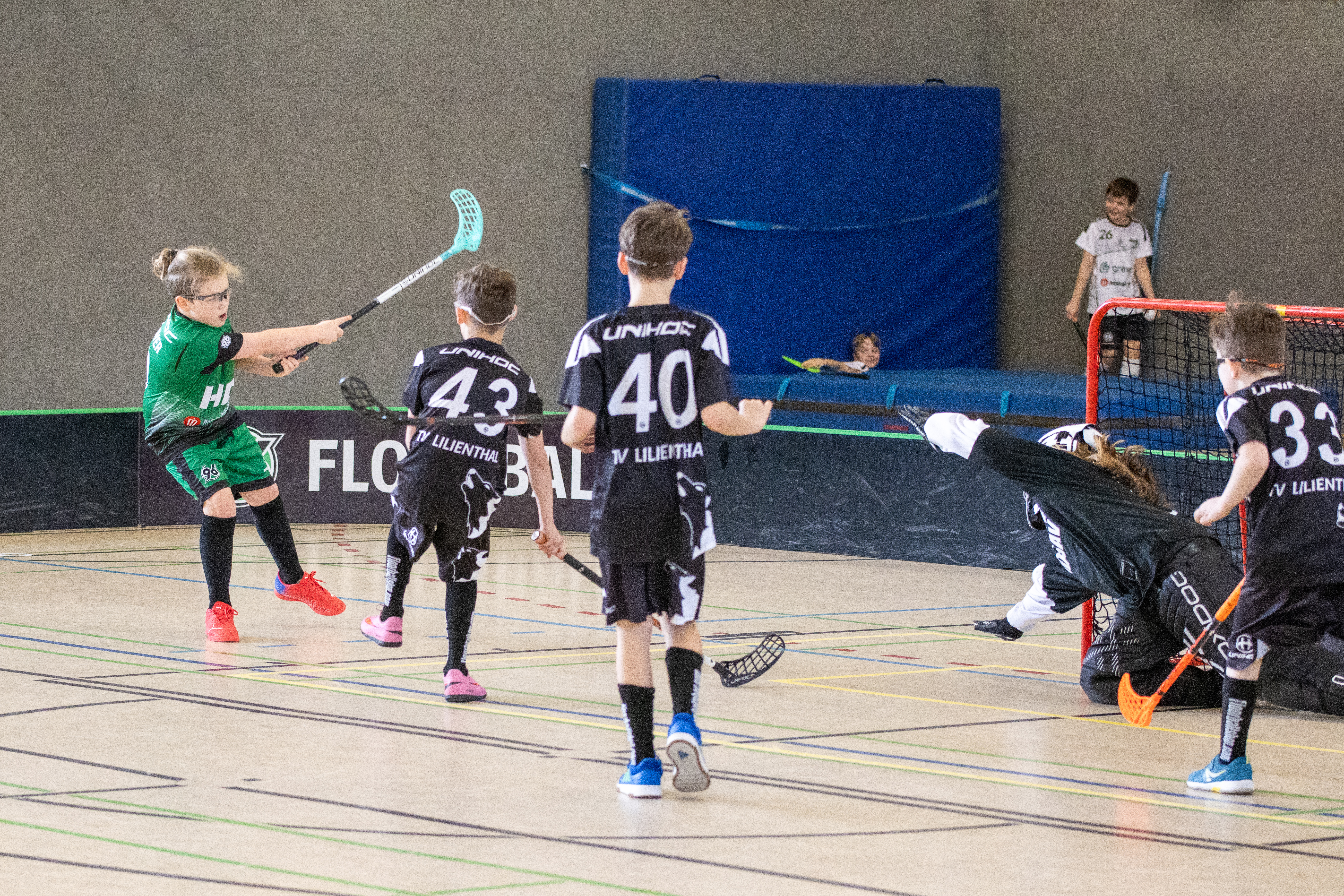 Szene aus einem Floorball-Spiel der U11 von Hannover 96