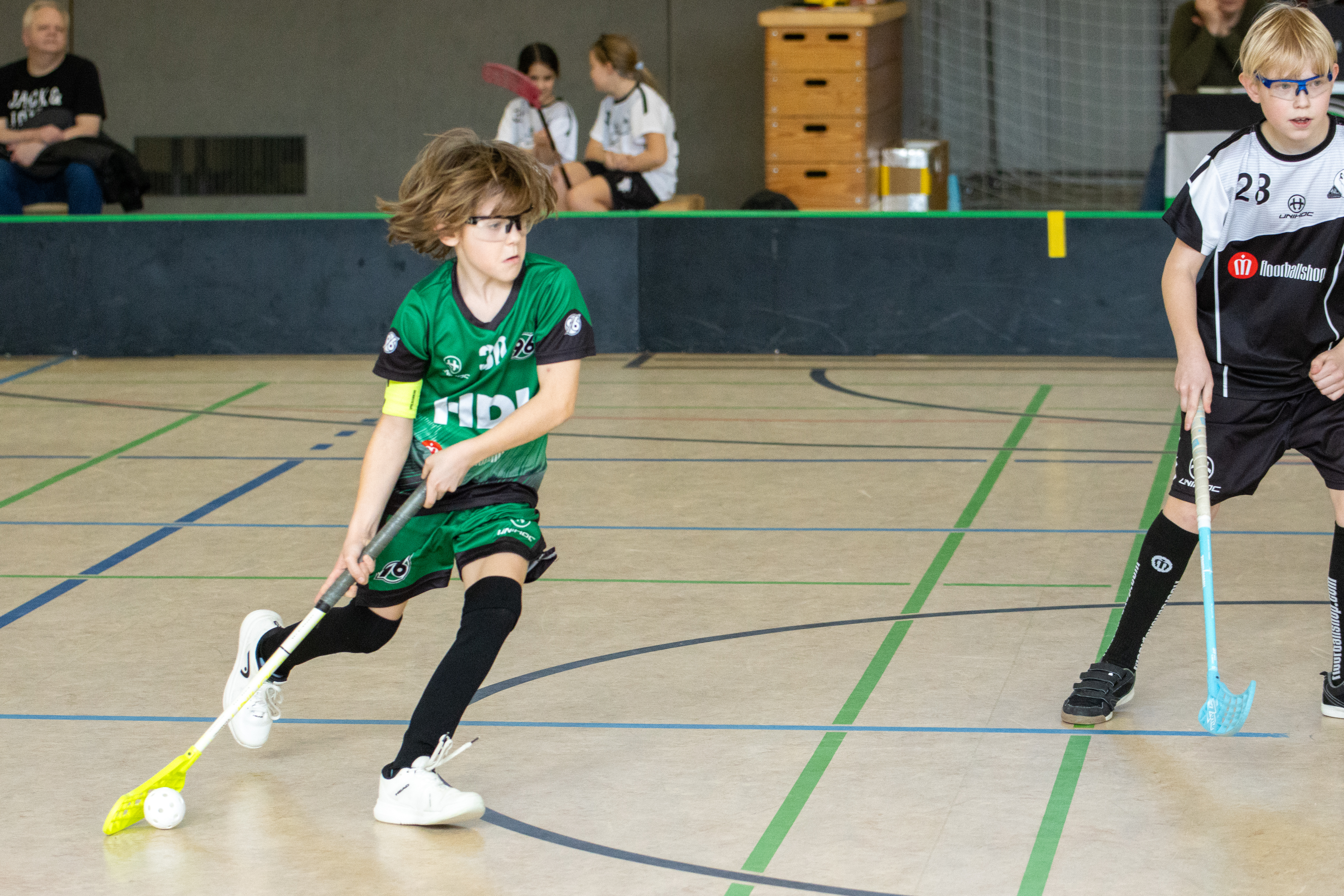 Szene aus einem Floorball-Spiel der U11 von Hannover 96