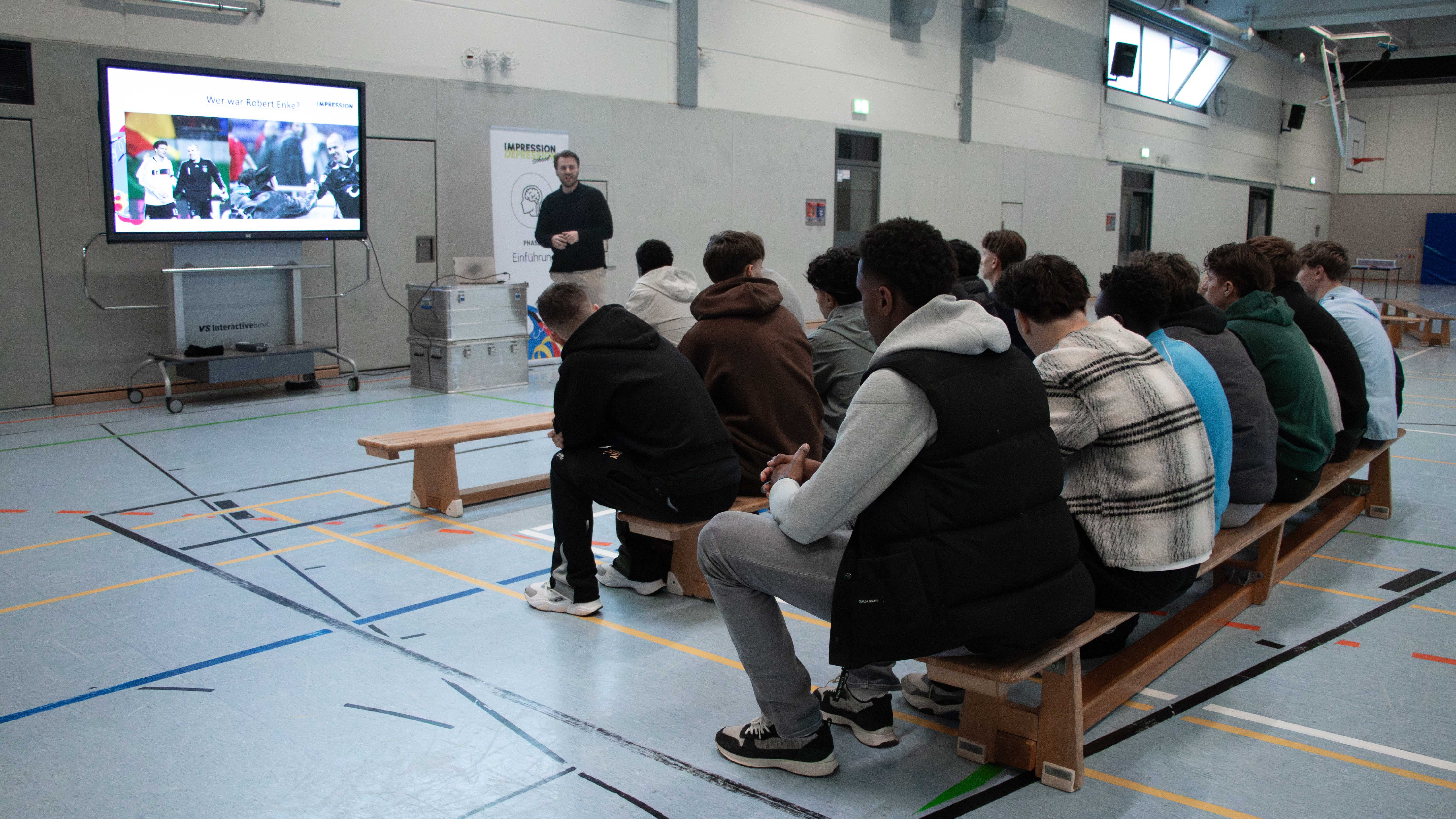 Spieler der U17 von Hannover 96 in der "Impression Depression school".