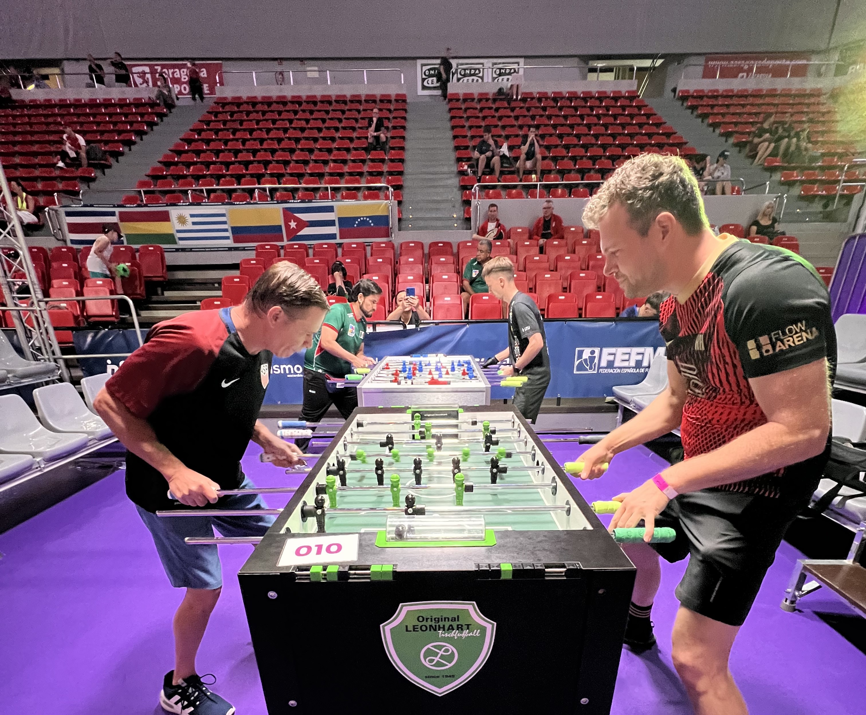 Ruben Heinrich beim Tischfußballspiel.