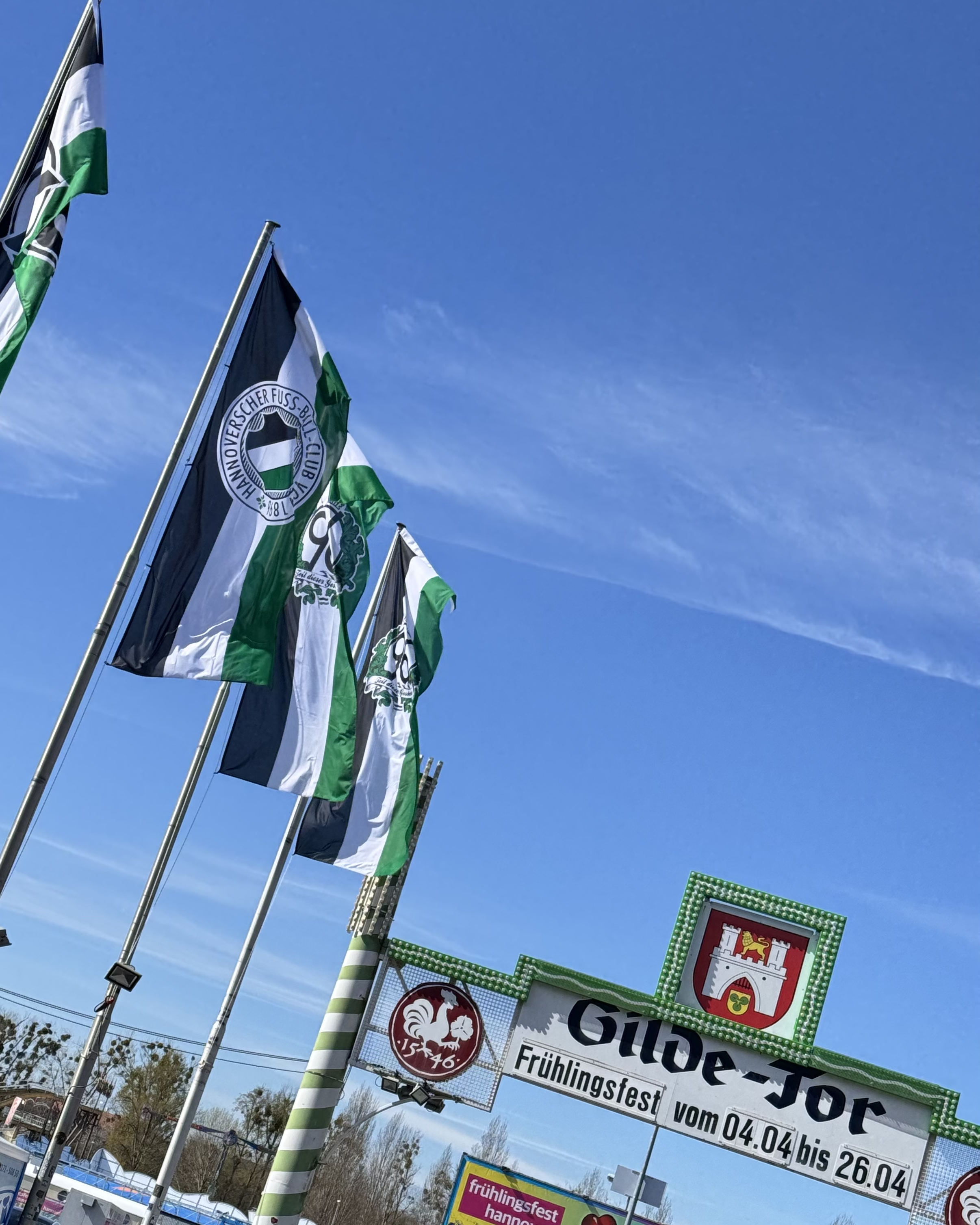 96-Flaggen am Shhützenplatz