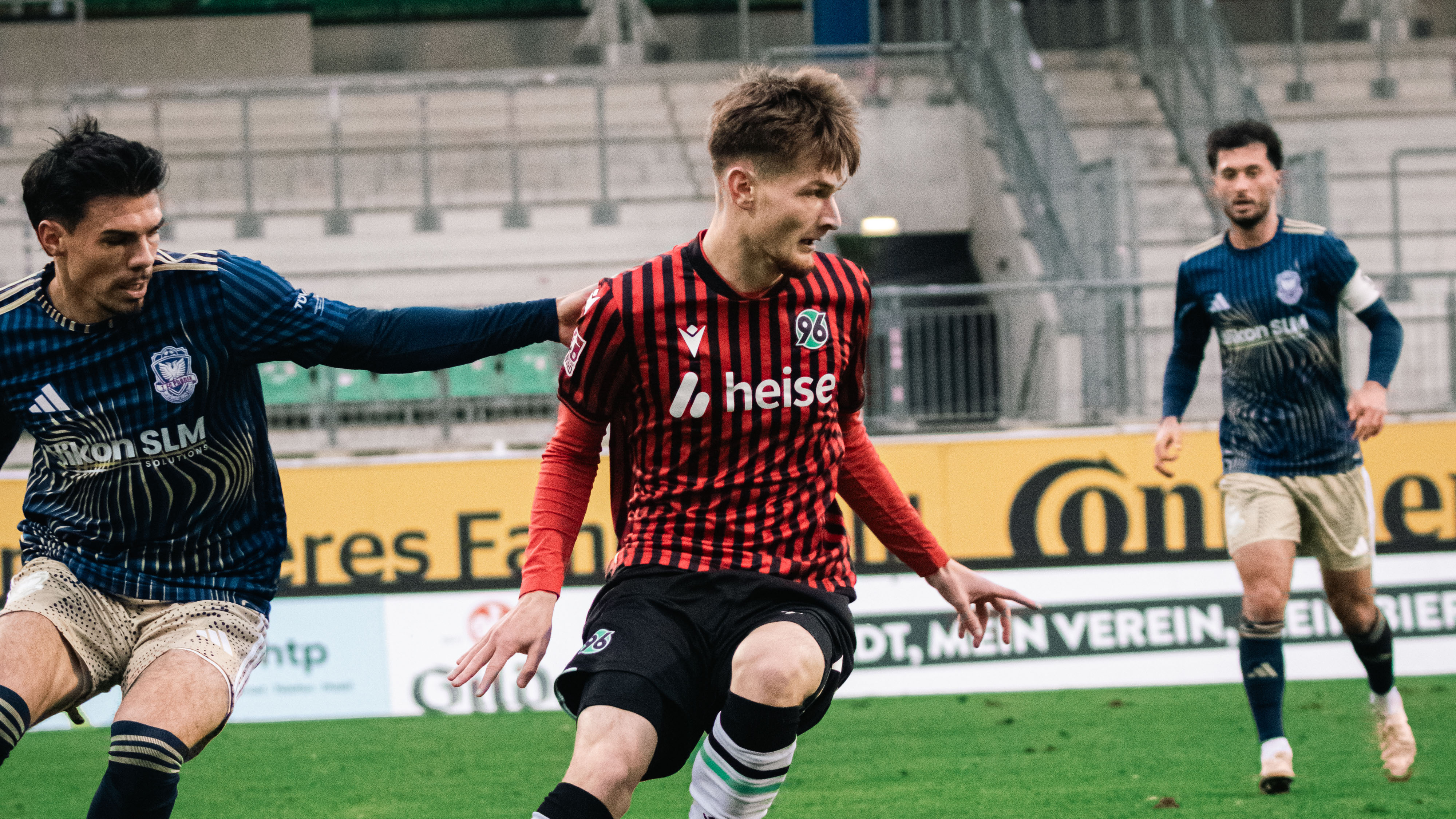 Keanu Brandt im Trikot der U23 von Hannover 96.