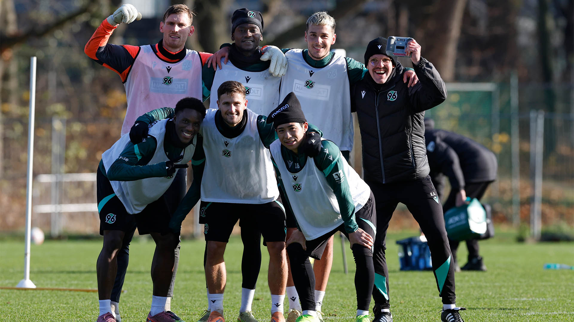 Das Gewinnerteam vom Vormittag jubelt.