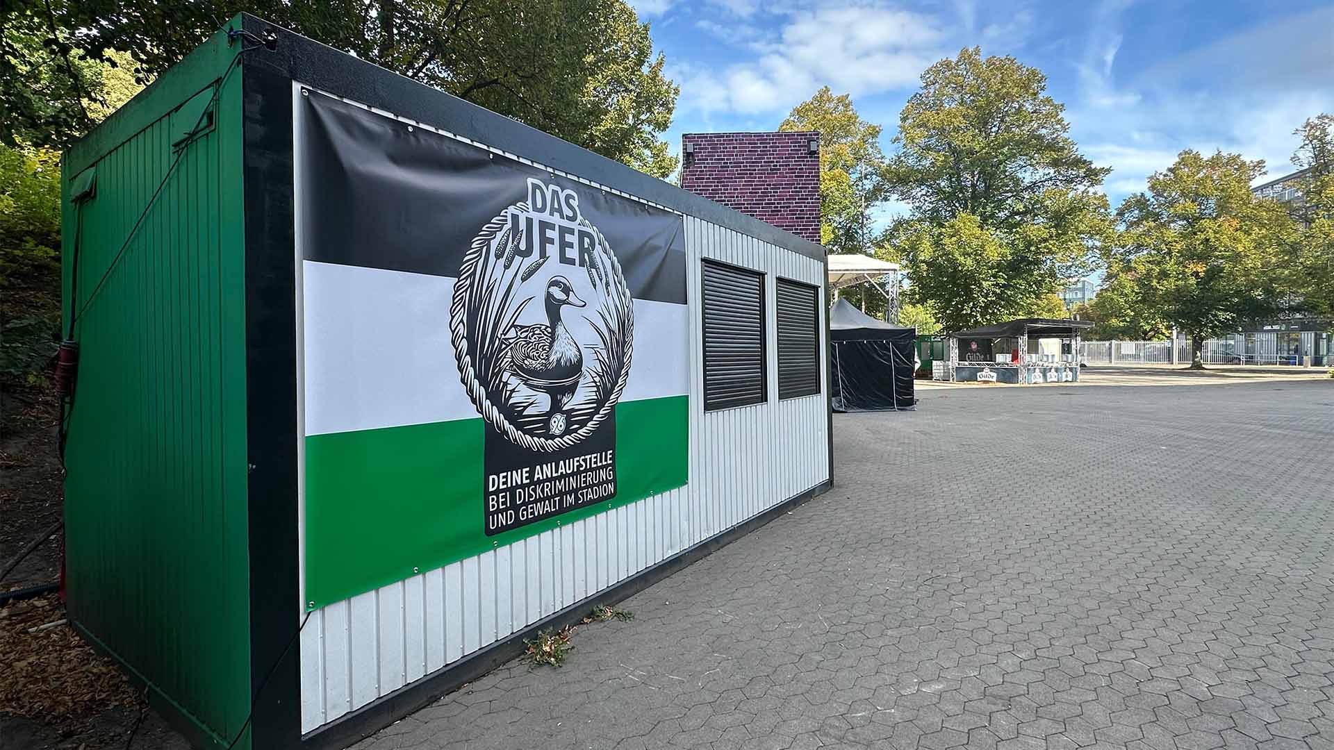 Blick auf den Container der Anlaufstelle "Das Ufer".