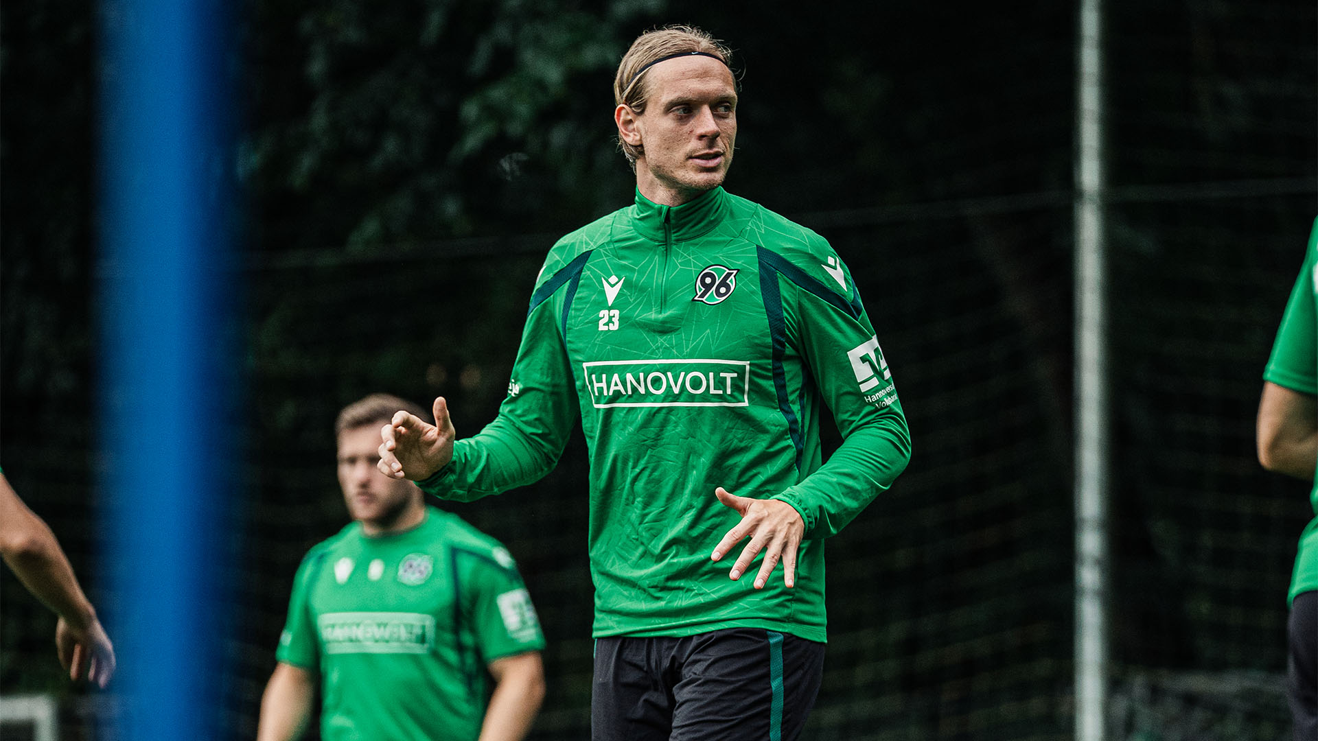 Stefan Teitur Thordarson in Trainingskleidung auf dem Trainingsplatz.