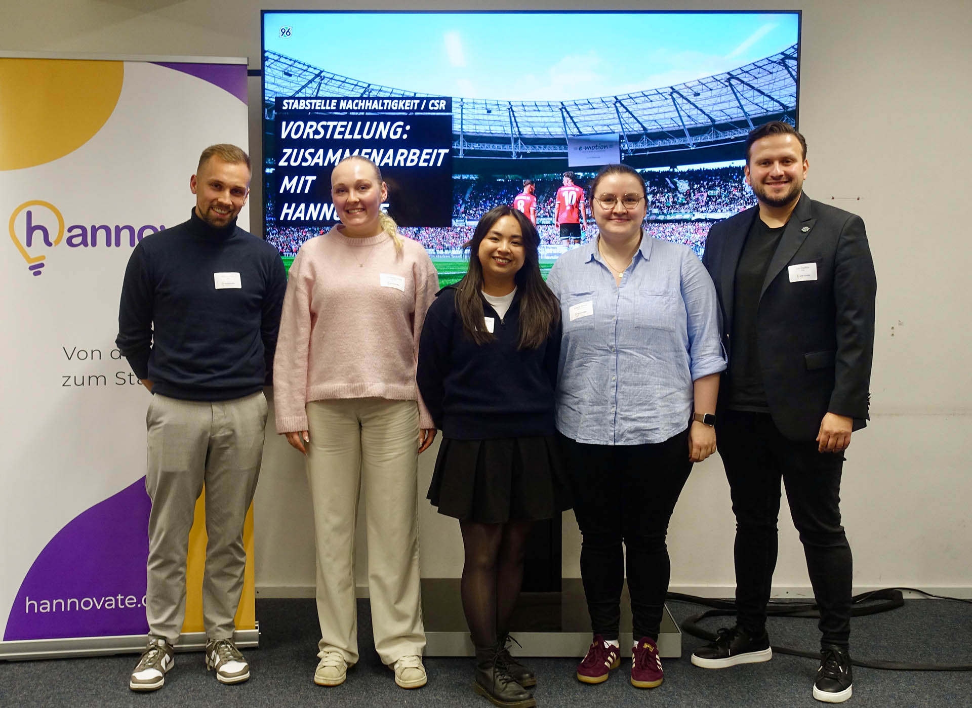 Verantwortliche von Hannover 96 und der Uni beim Kickoff-Event.