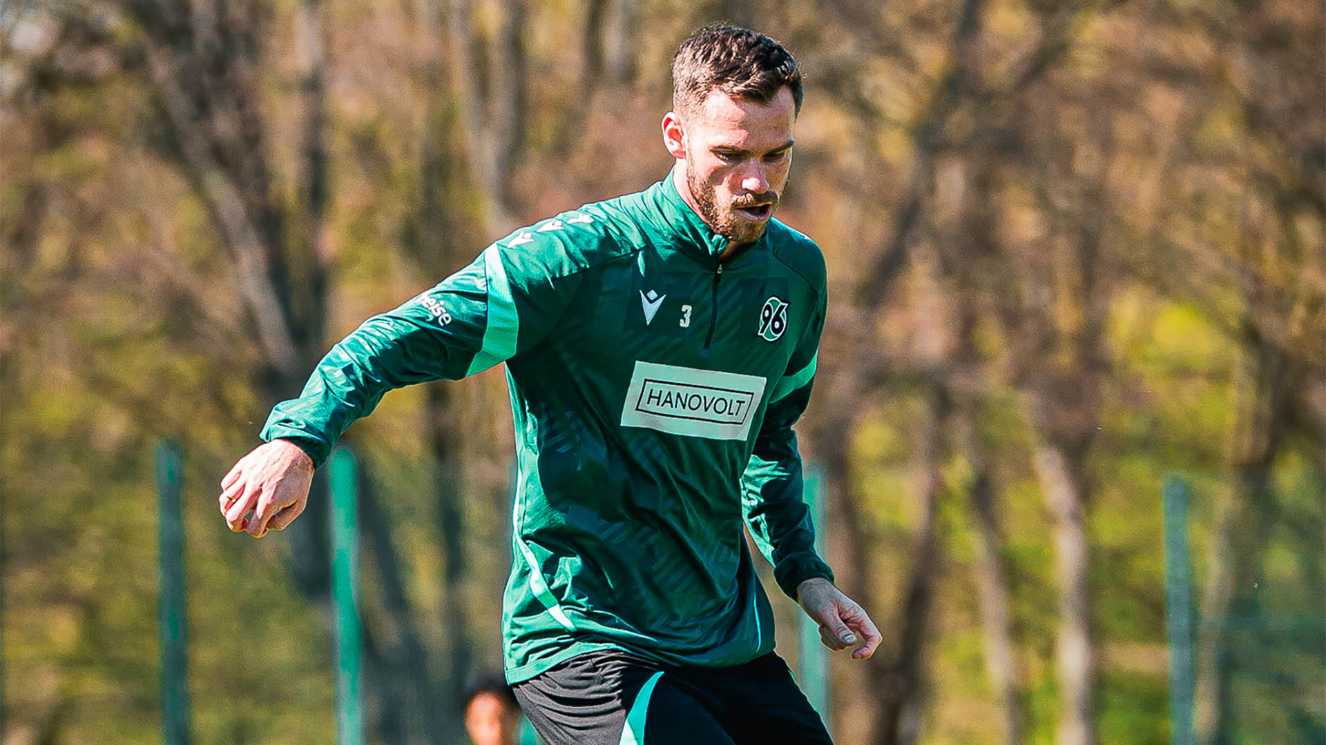 Boris Tomiak bei Sonnenschein im Training.