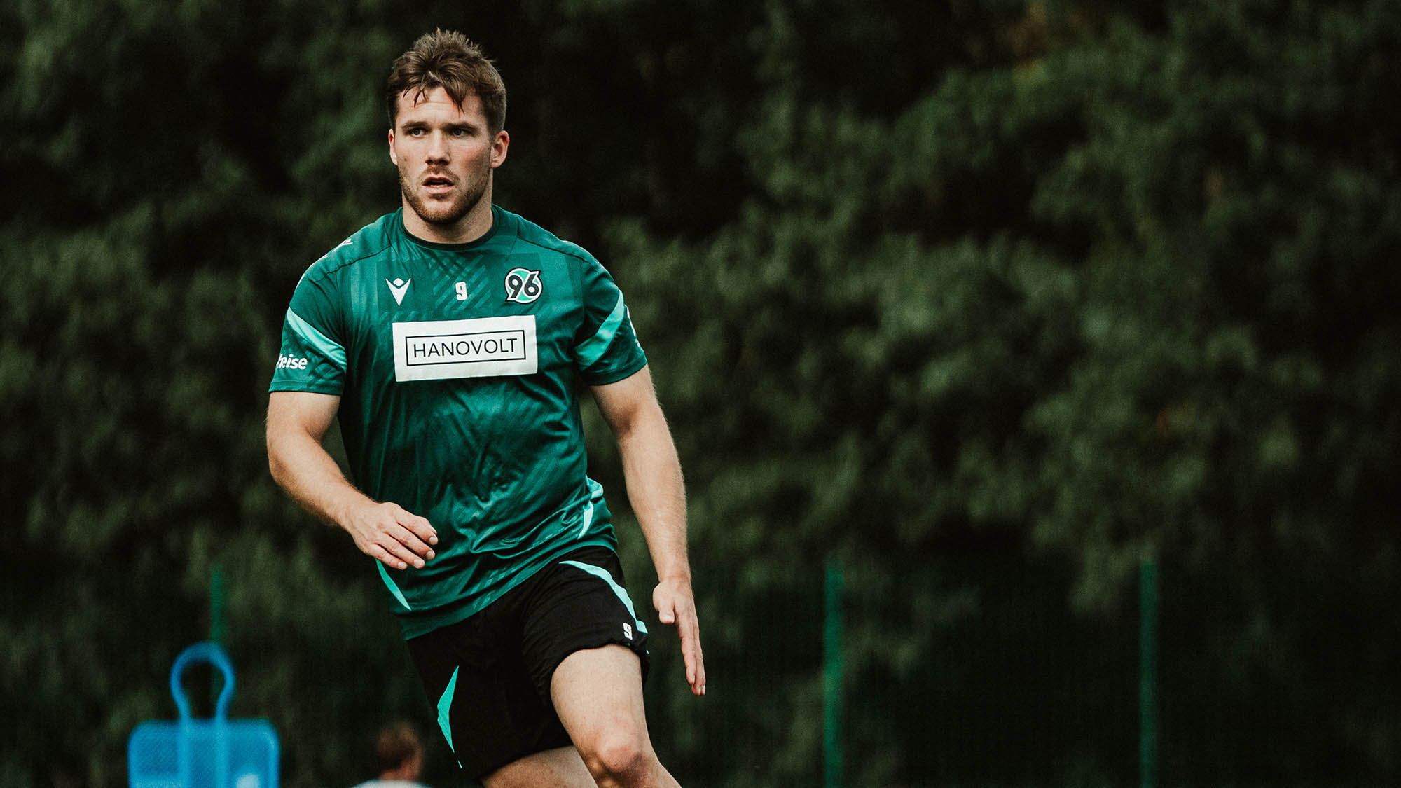 Benjamin Källman in Aktion am Ball.