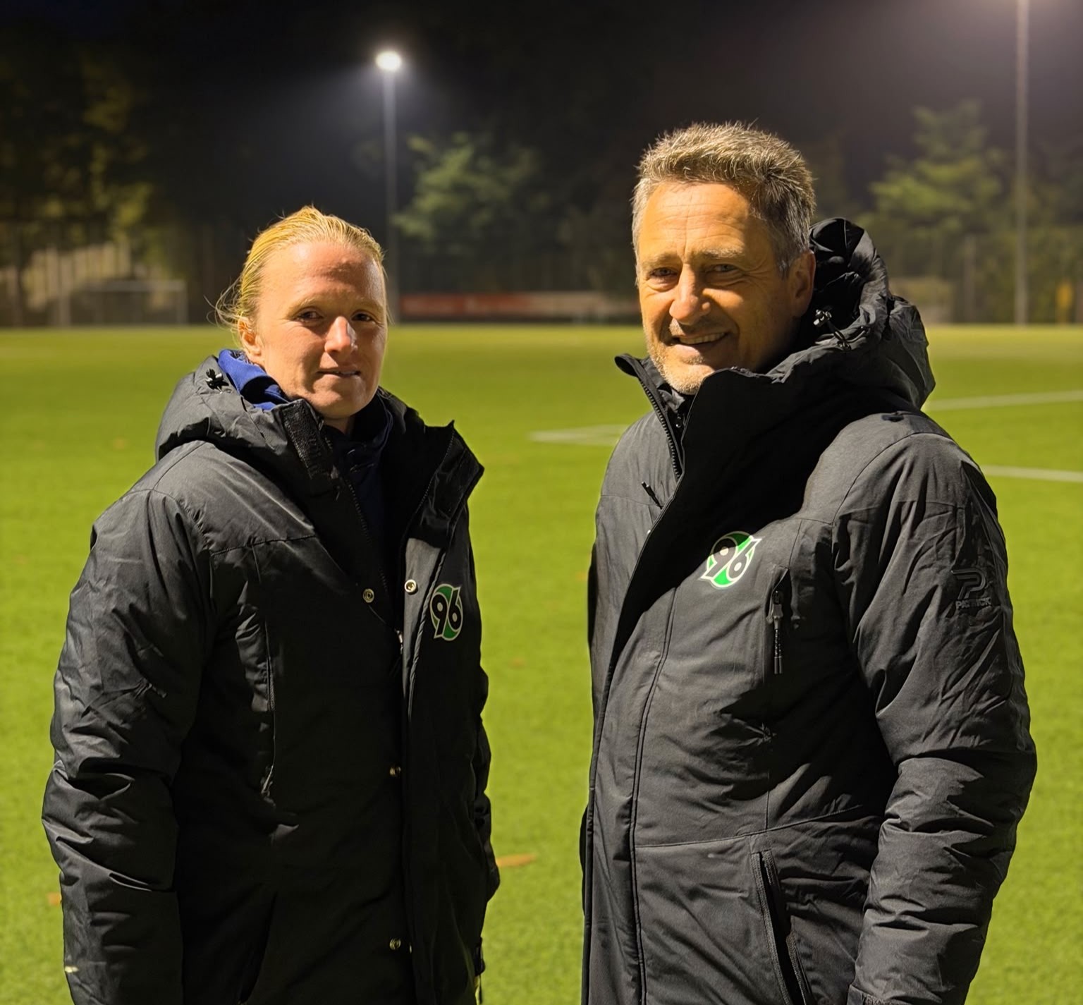 Mandy Heidemann und Jens Kamm auf dem Trainingsplatz.