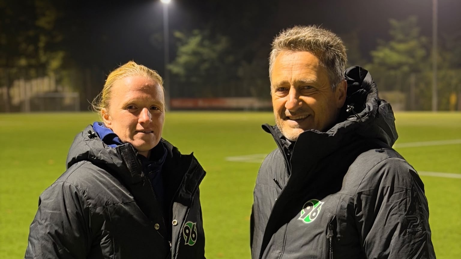 Mandy Heidemann und Jens Kamm auf dem Trainingsplatz.