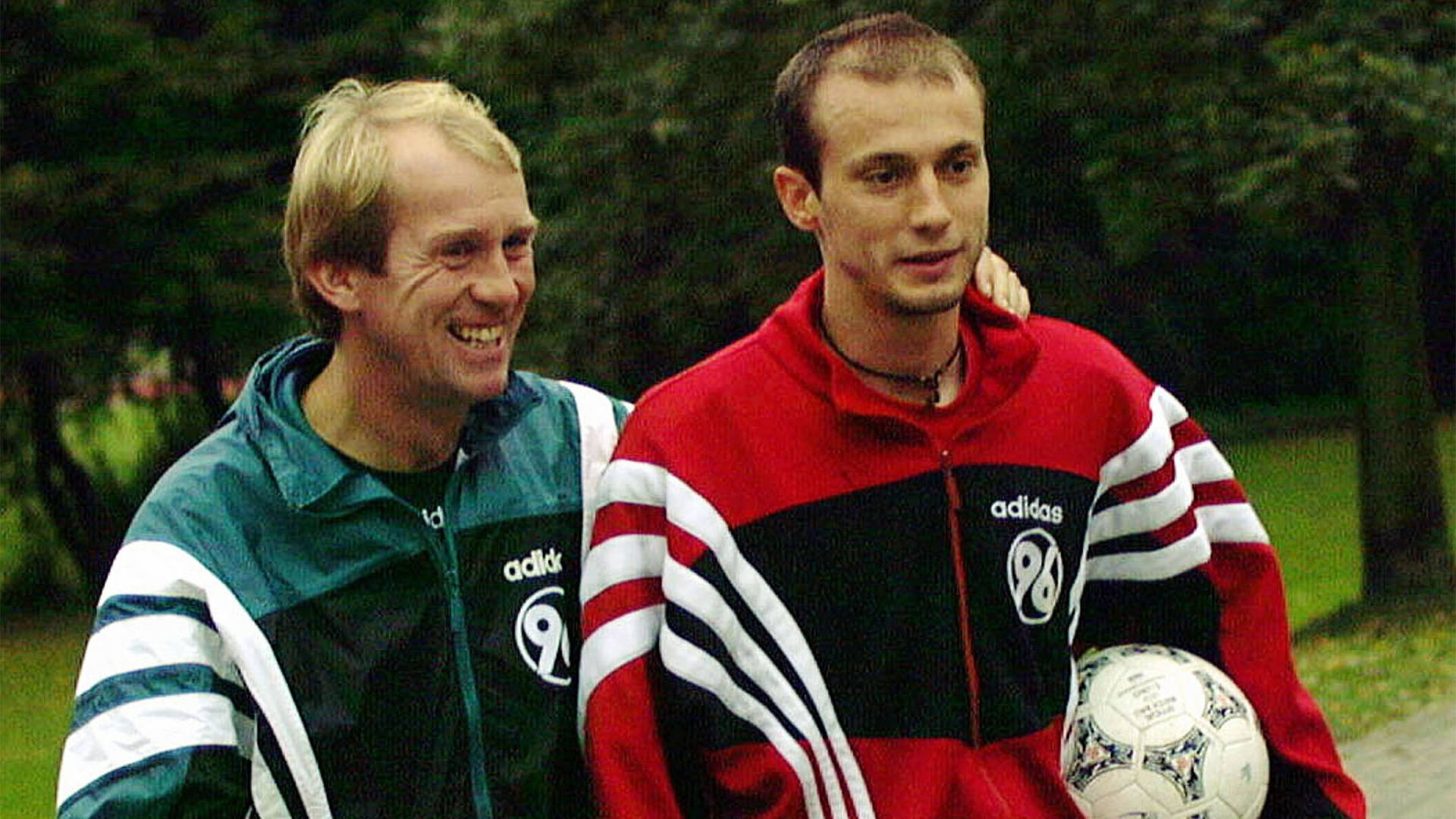 Reinhold Fanz und Vladan Milovanovic, die in die Kamera lächeln.