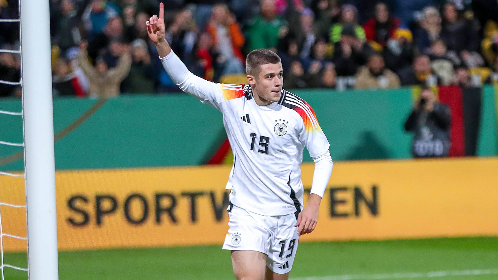 Hannover 96 Nach nächstem Tor für die U21Nationalmannschaft Völler