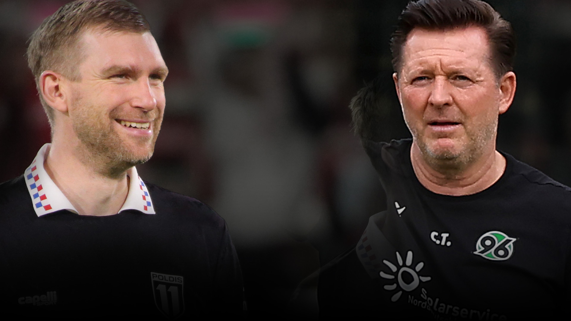 Links steht Per Mertesacker und rechts 96-Cheftrainer Christian Titz.