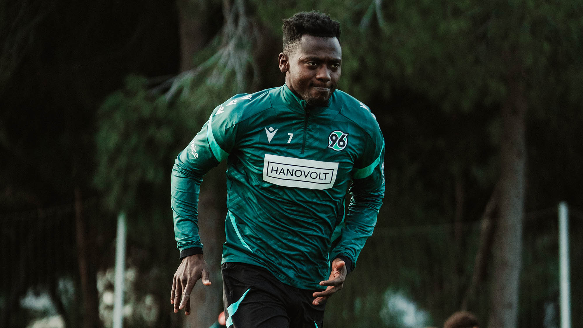 Mustapha Bundu absolviert Läufe.