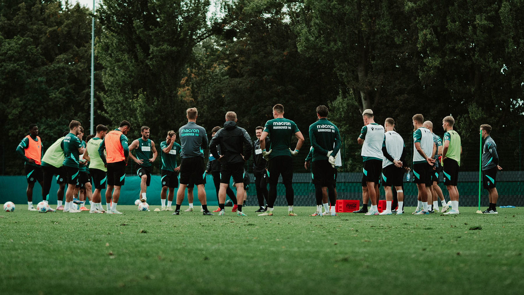 Das 96-Team auf dem Trainingsplatz.
