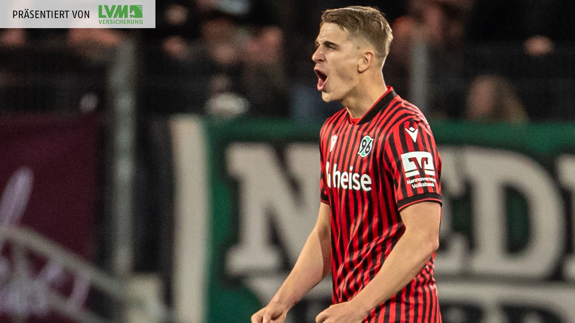 Maik Nawrocki jubelt mit geballten Fäusten.