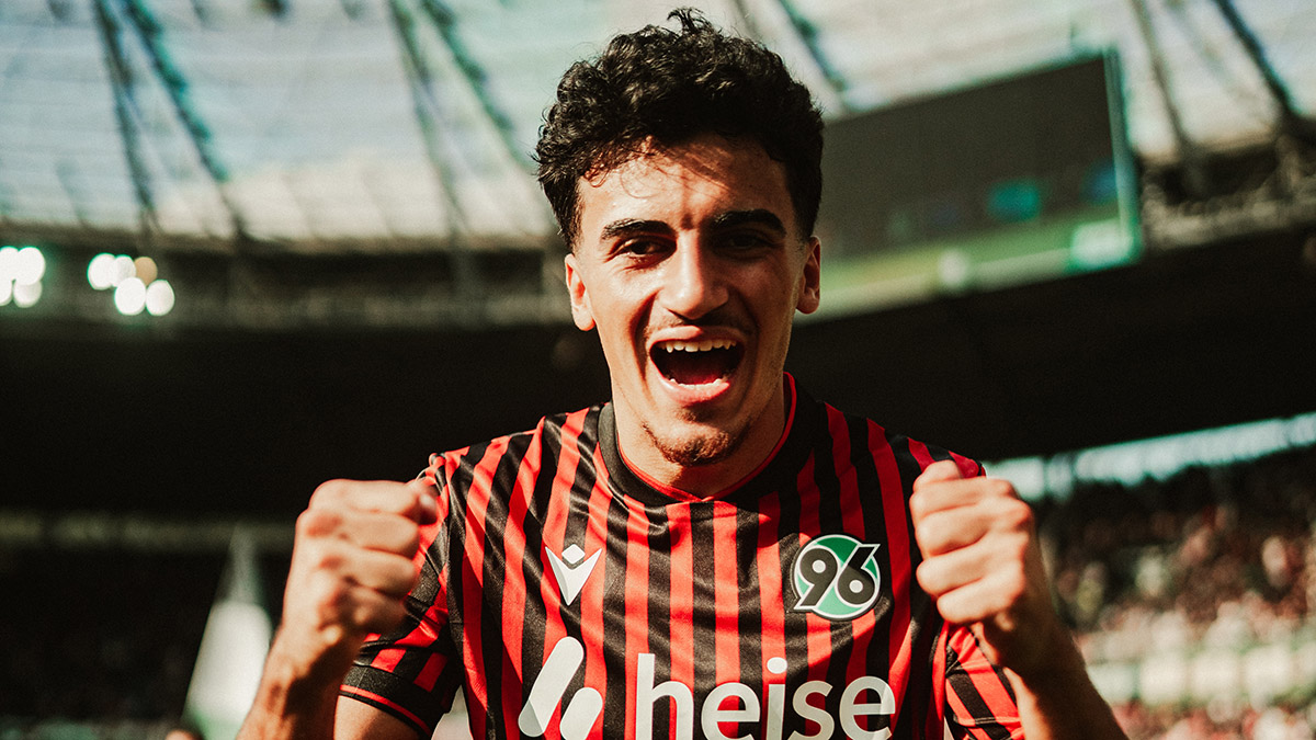 Husseyn Chakroun ballt jubelnd die Fäuste.