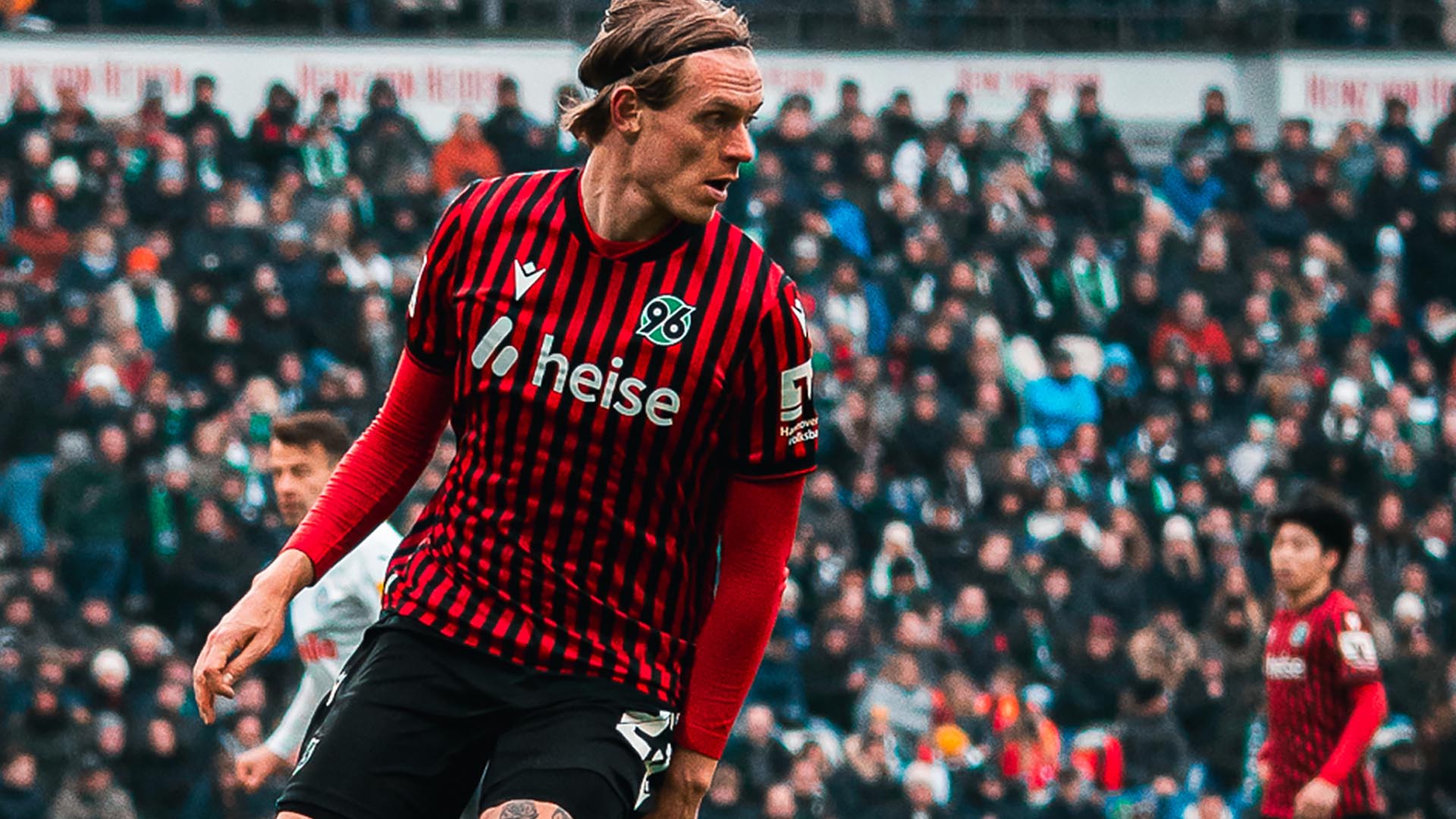 Stefan Teitur Thordarson im Heimtrikot in Aktion.